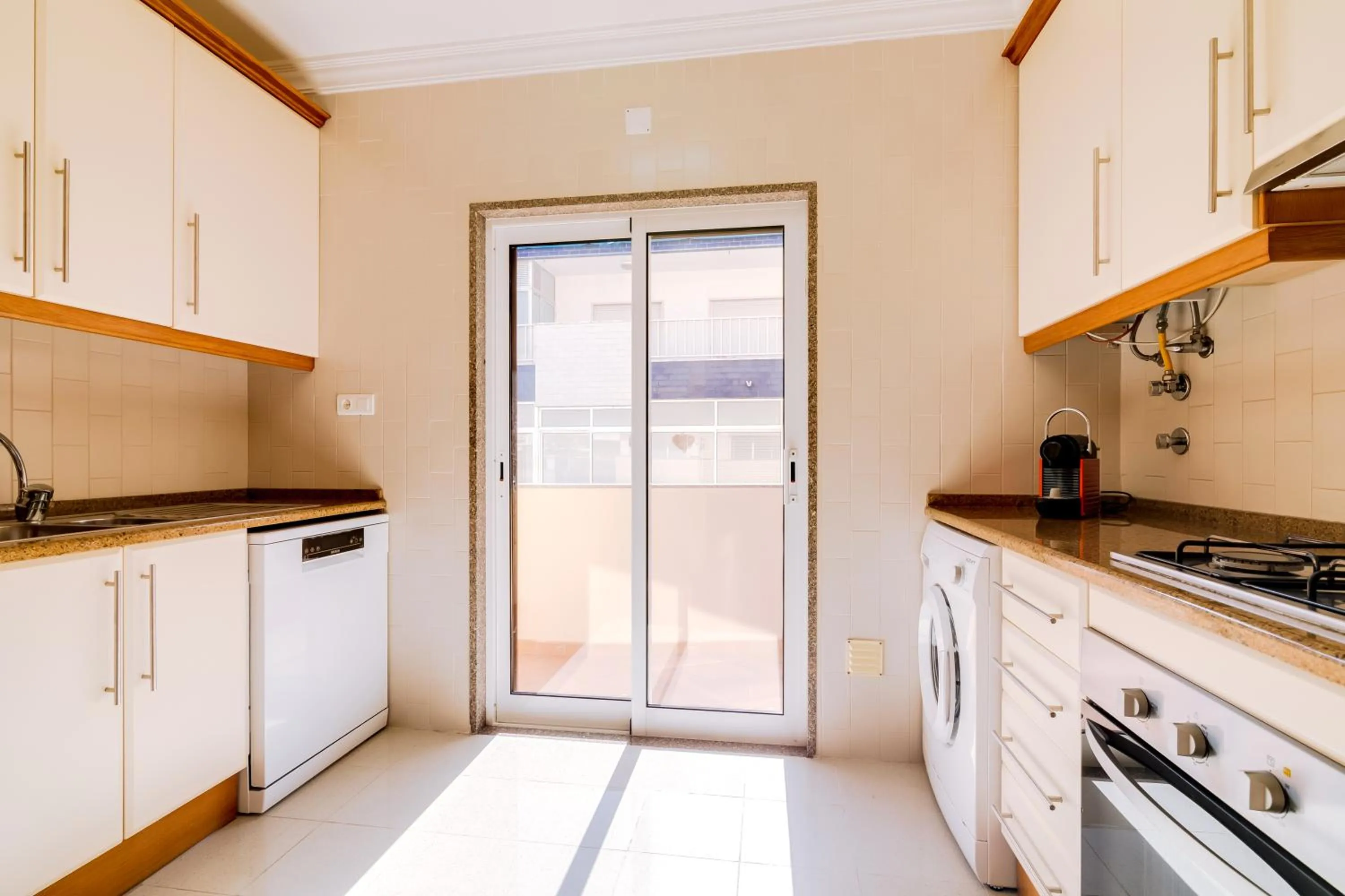 Kitchen or kitchenette in AL- Apartamentos Novos Vista Mar