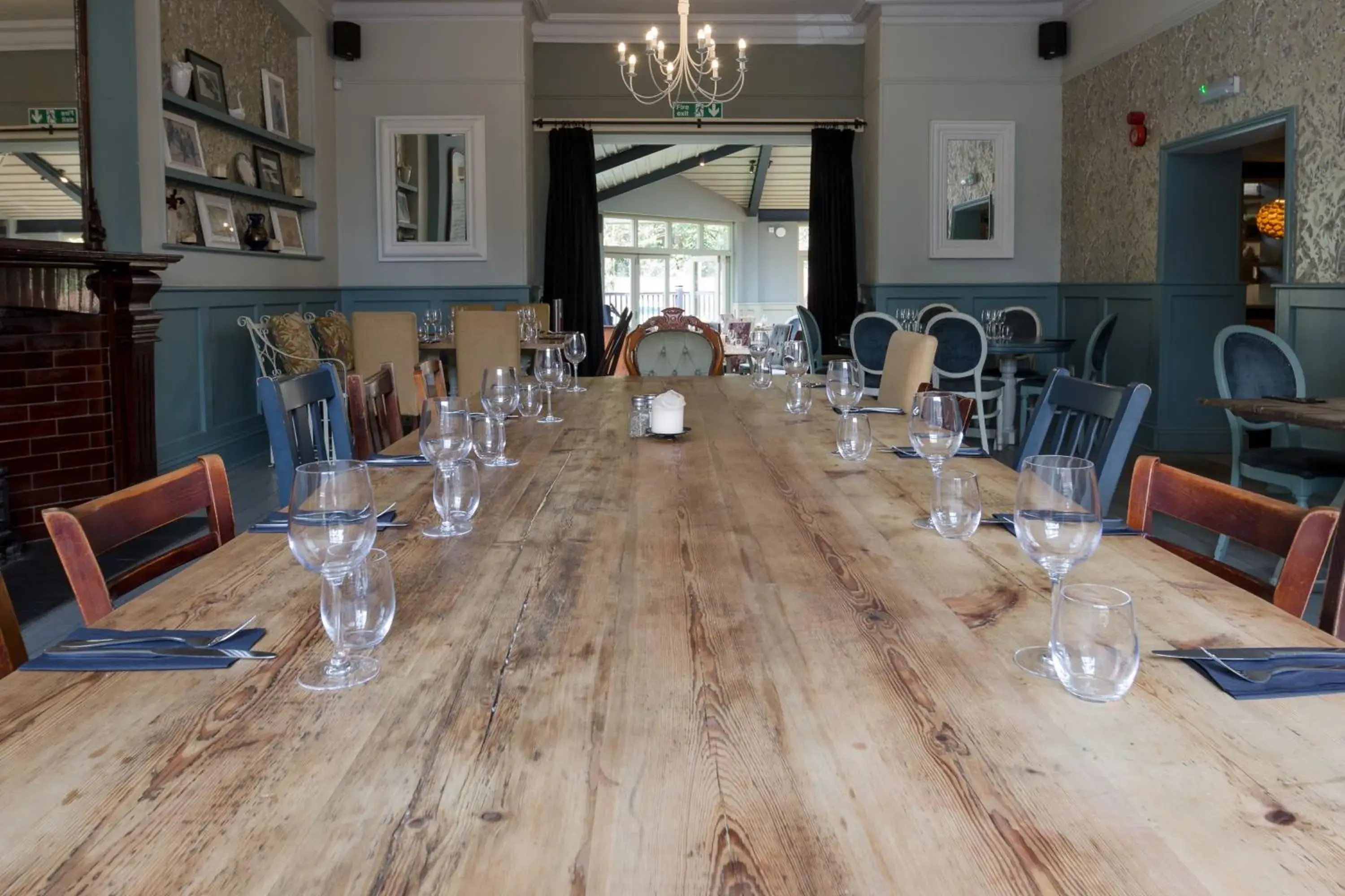 Restaurant/places to eat in Hand and Spear Restaurant/places to eat in Hand and Spear