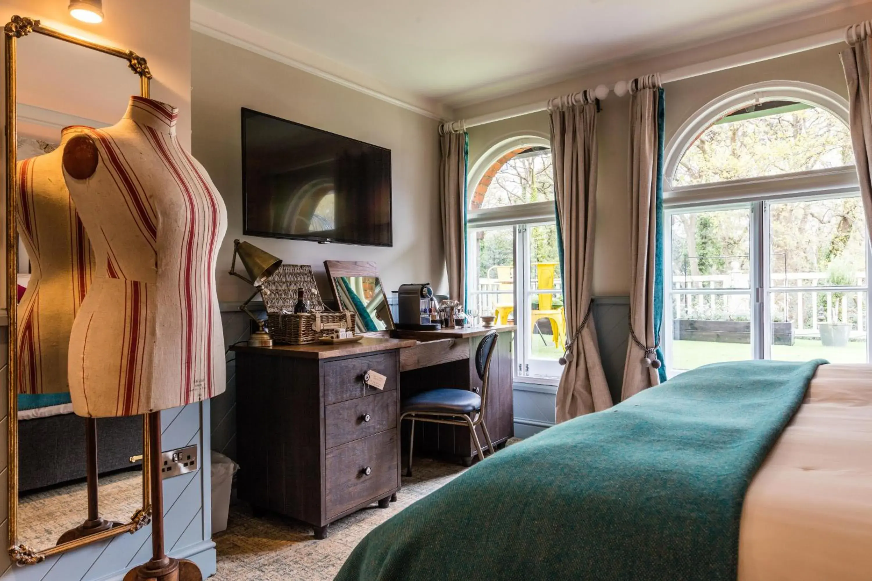 Day, Bed in Hand and Spear Day, Bed in Hand and Spear