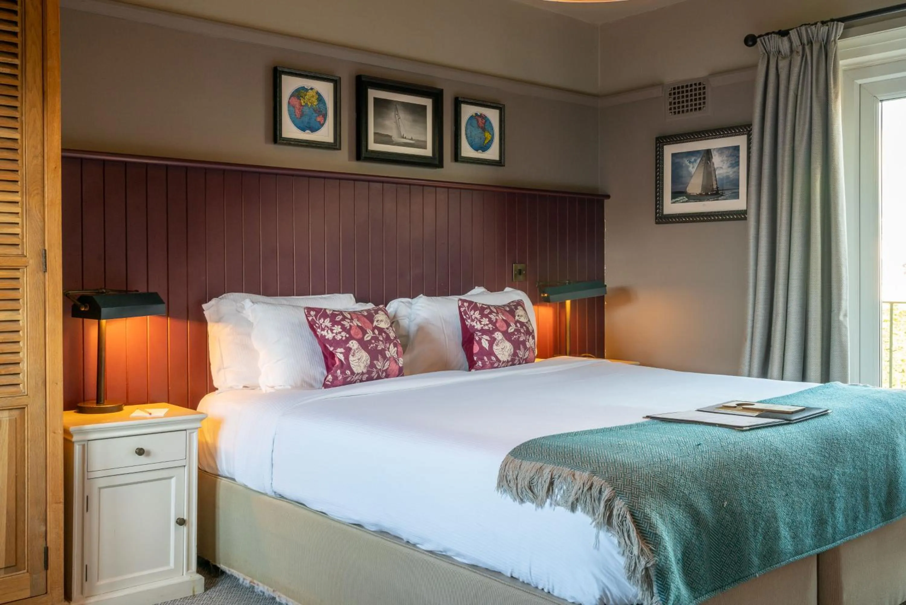 Bed in The Mayflower