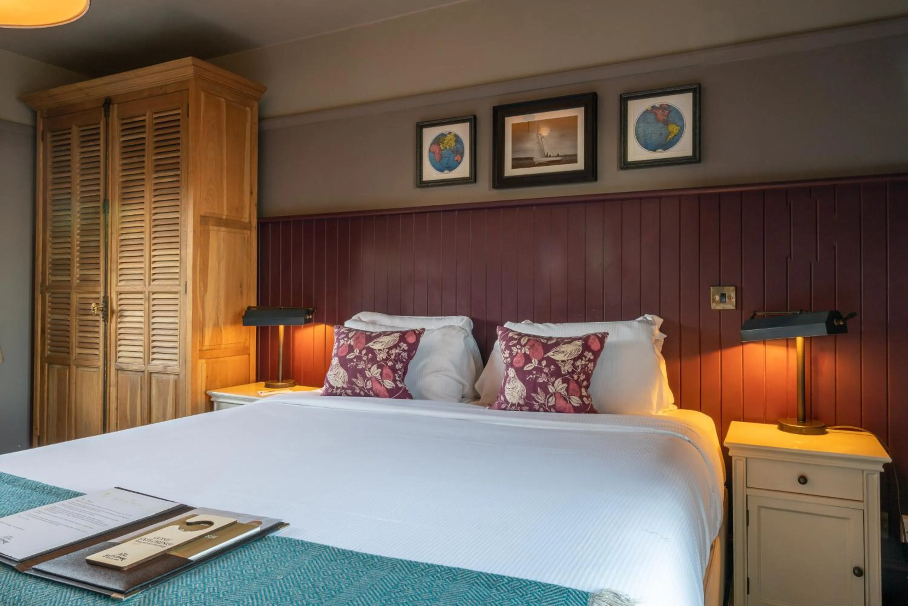 Bedroom, Bed in The Mayflower