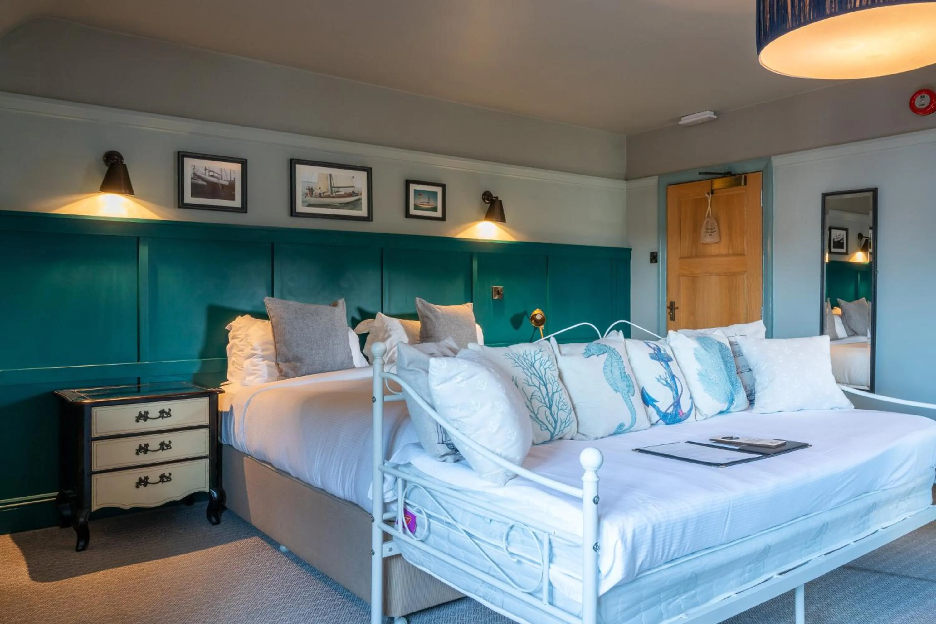 Bed in The Mayflower