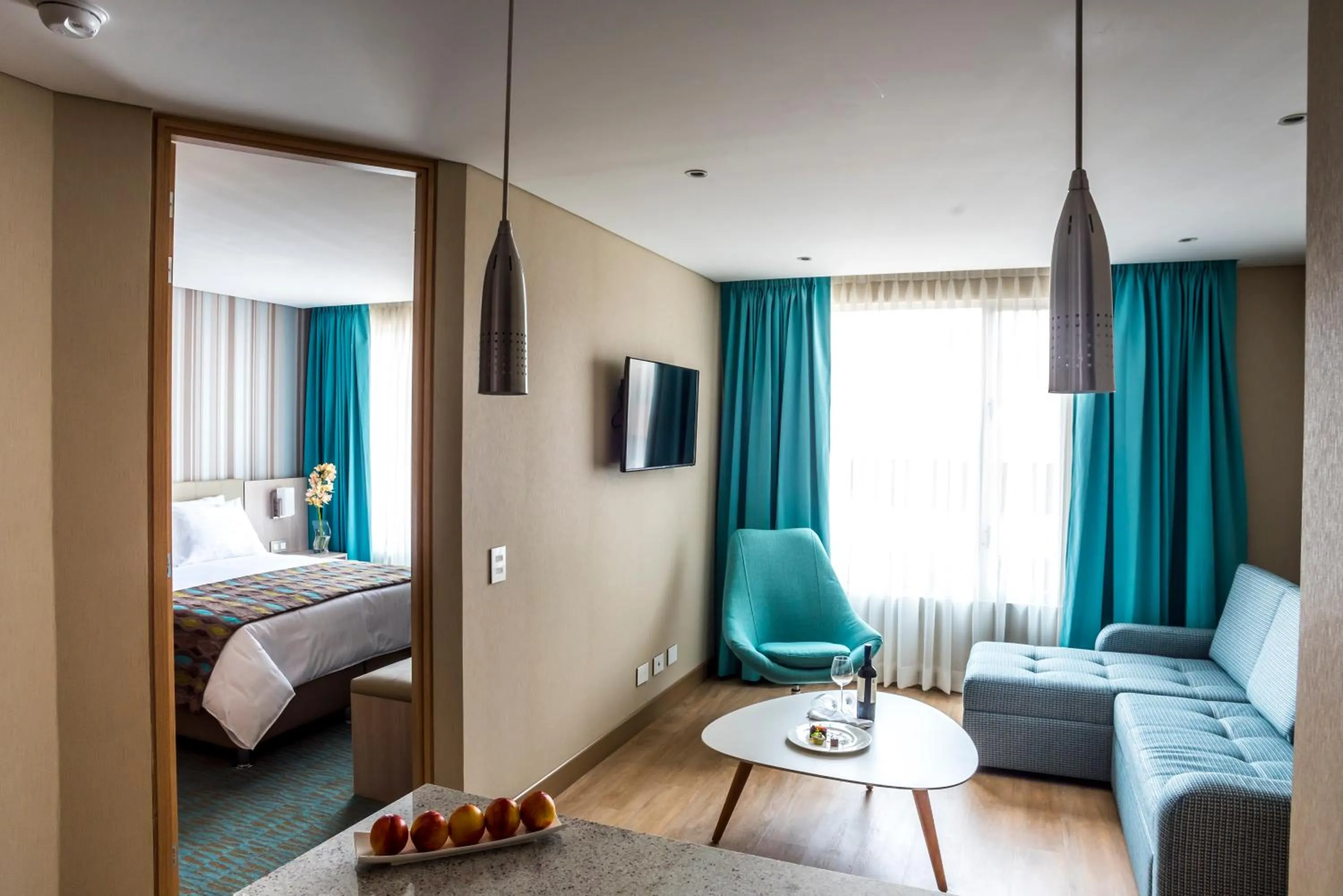 TV and multimedia, Bed in Hotel Plaza Suites