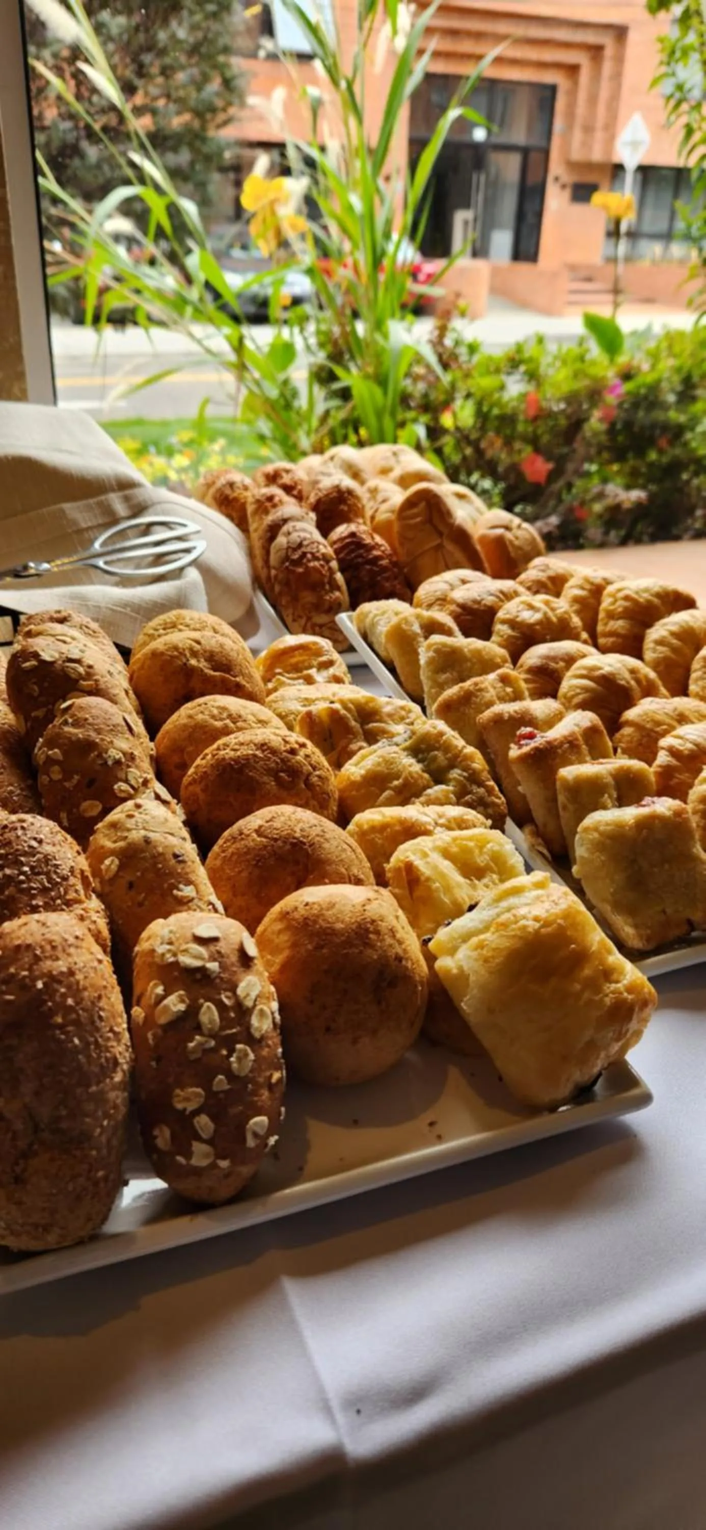 Breakfast in Hotel Plaza Suites