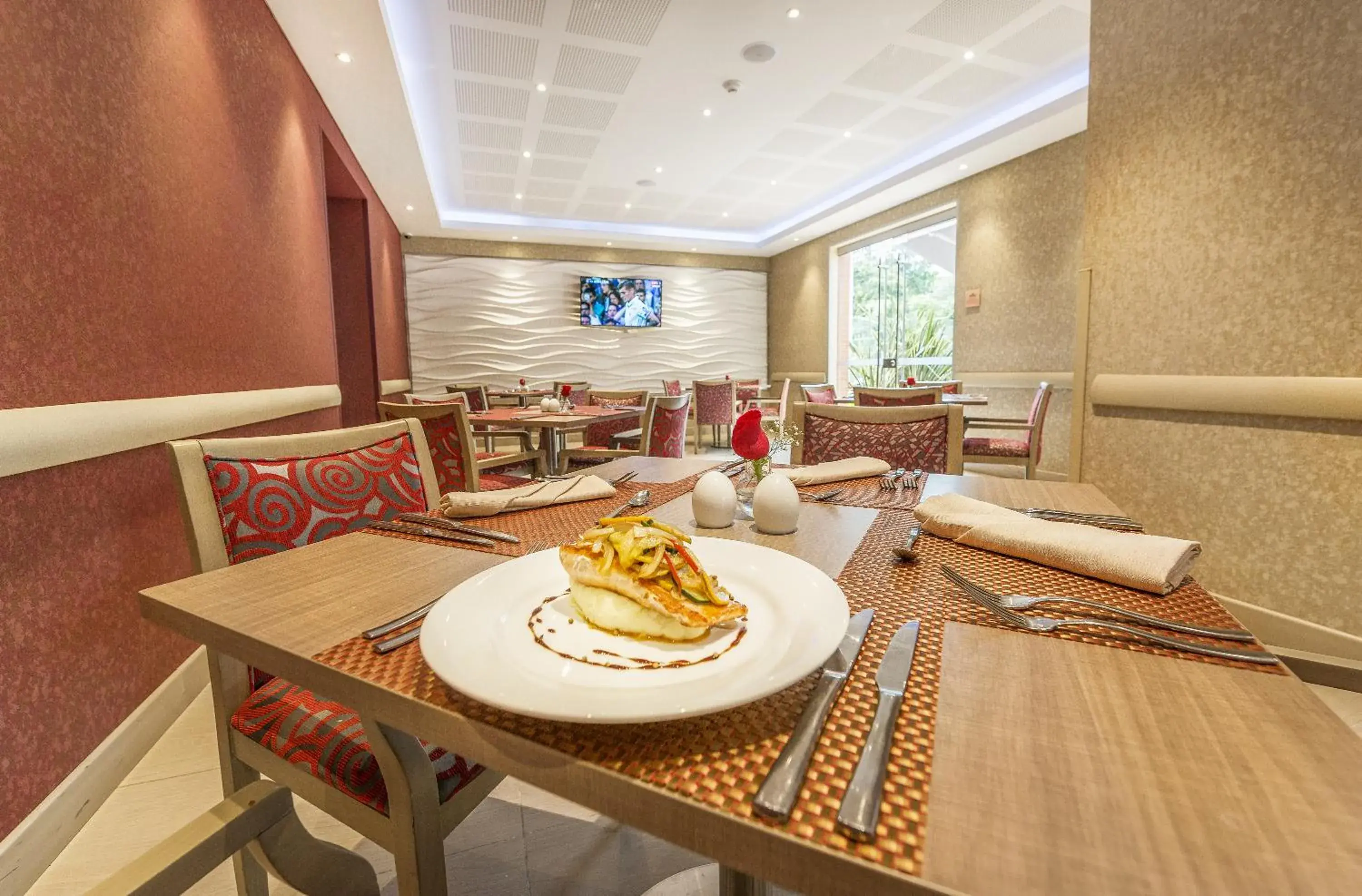 Restaurant/places to eat in Hotel Plaza Suites Restaurant/places to eat in Hotel Plaza Suites