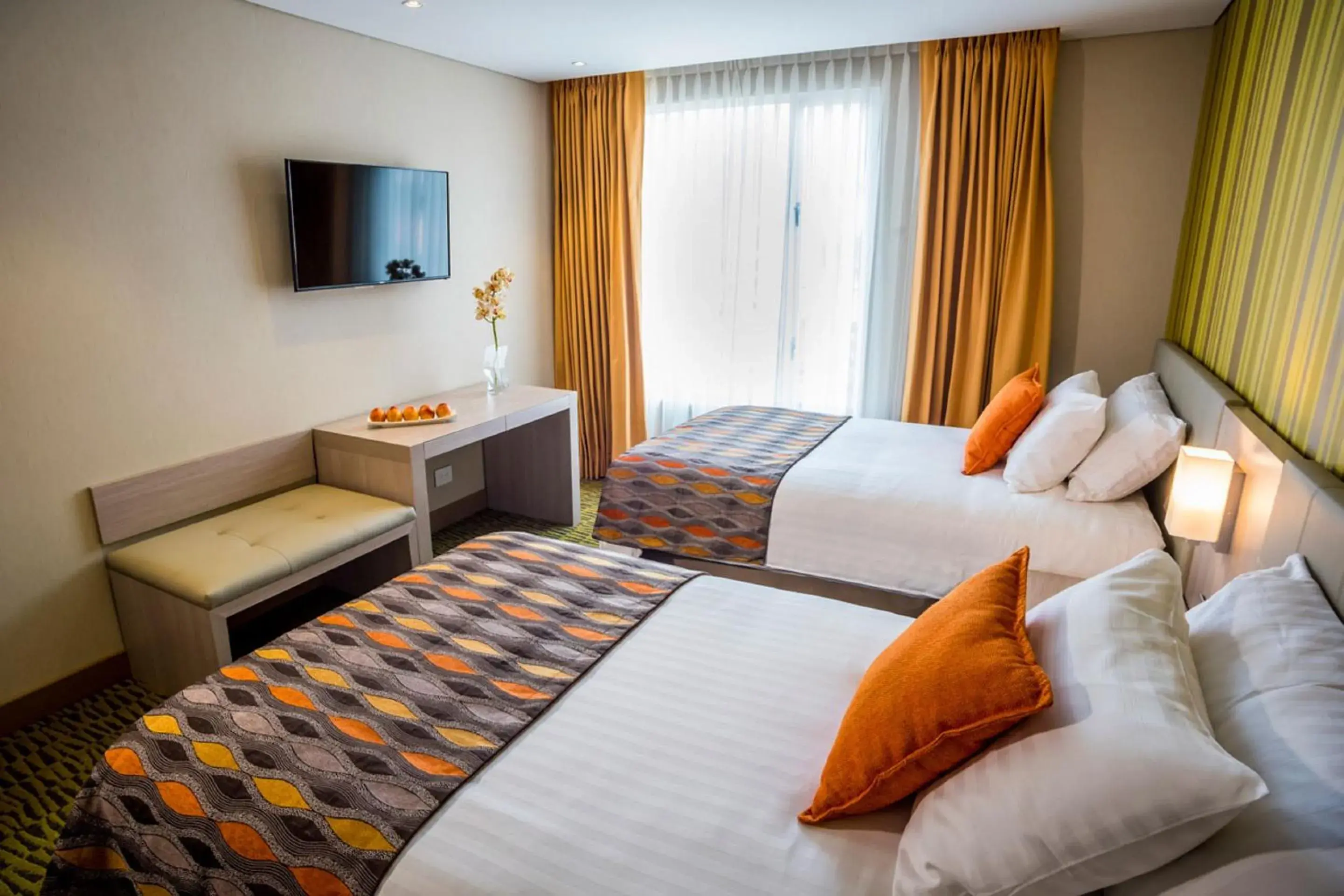 Bedroom, Bed in Hotel Plaza Suites Bedroom, Bed in Hotel Plaza Suites