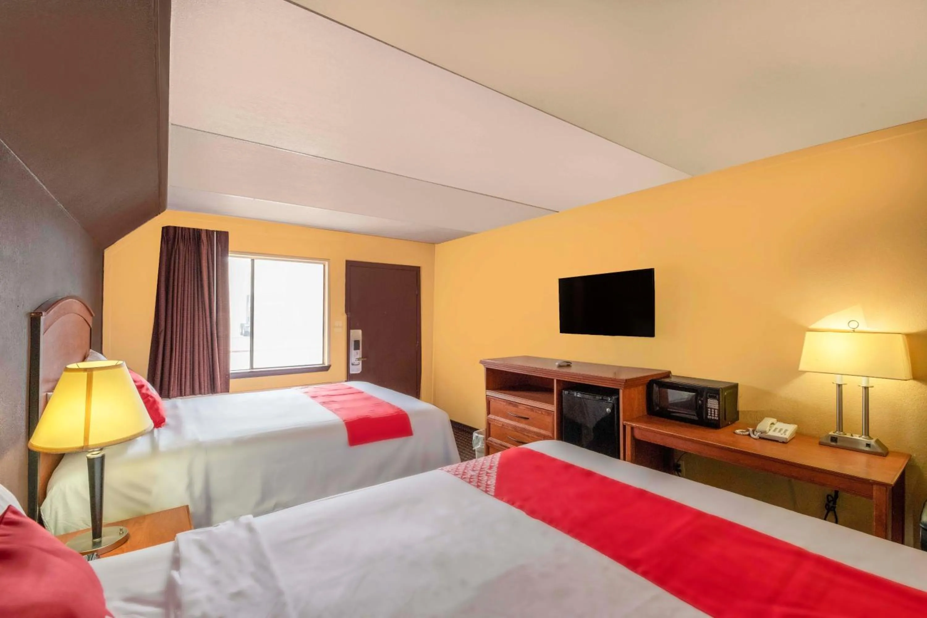 Bedroom, Bed in Oyo Hotel Odessa TX, East Business 20