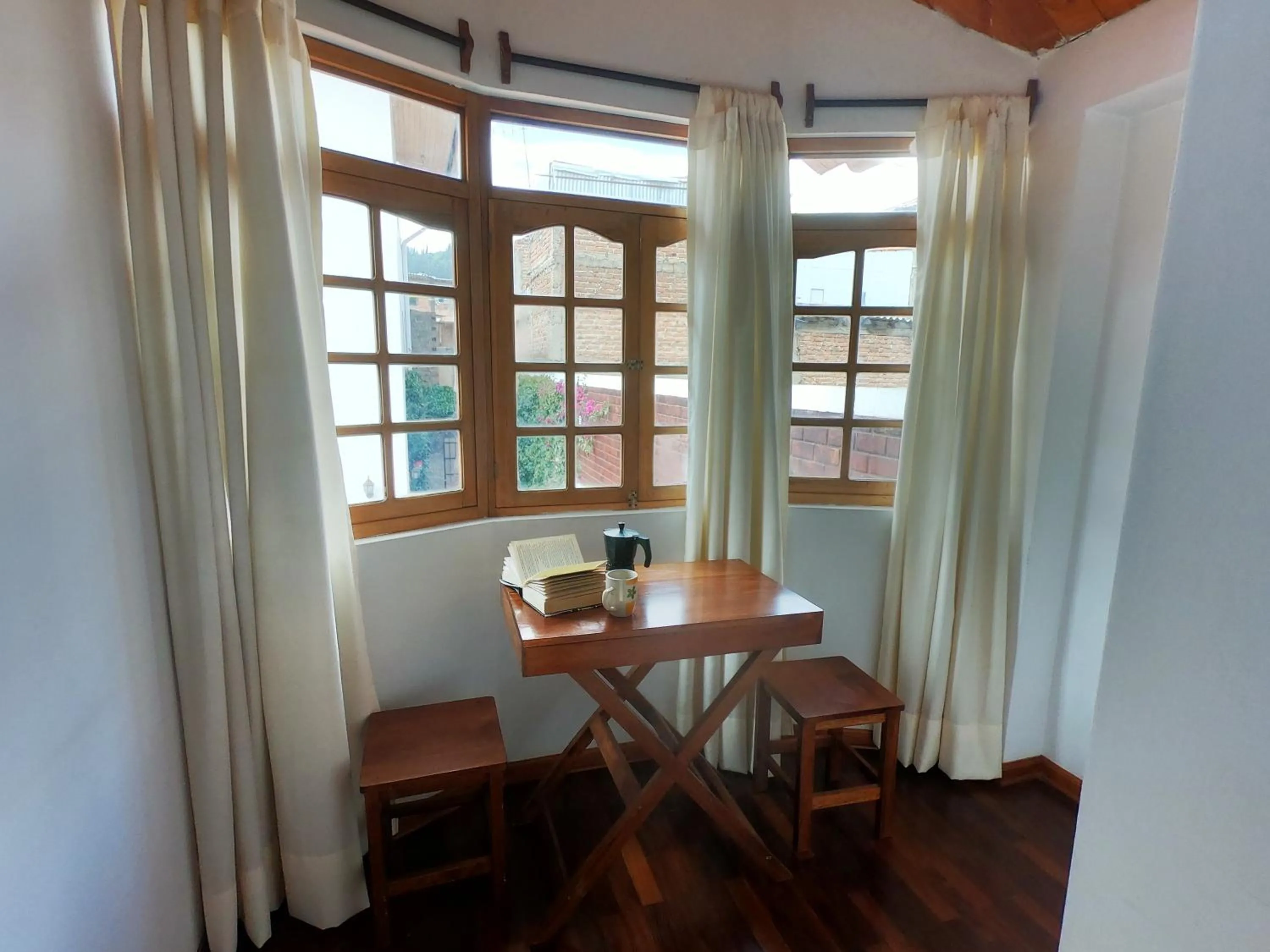 Hotel & Bungalows Villa Valencia