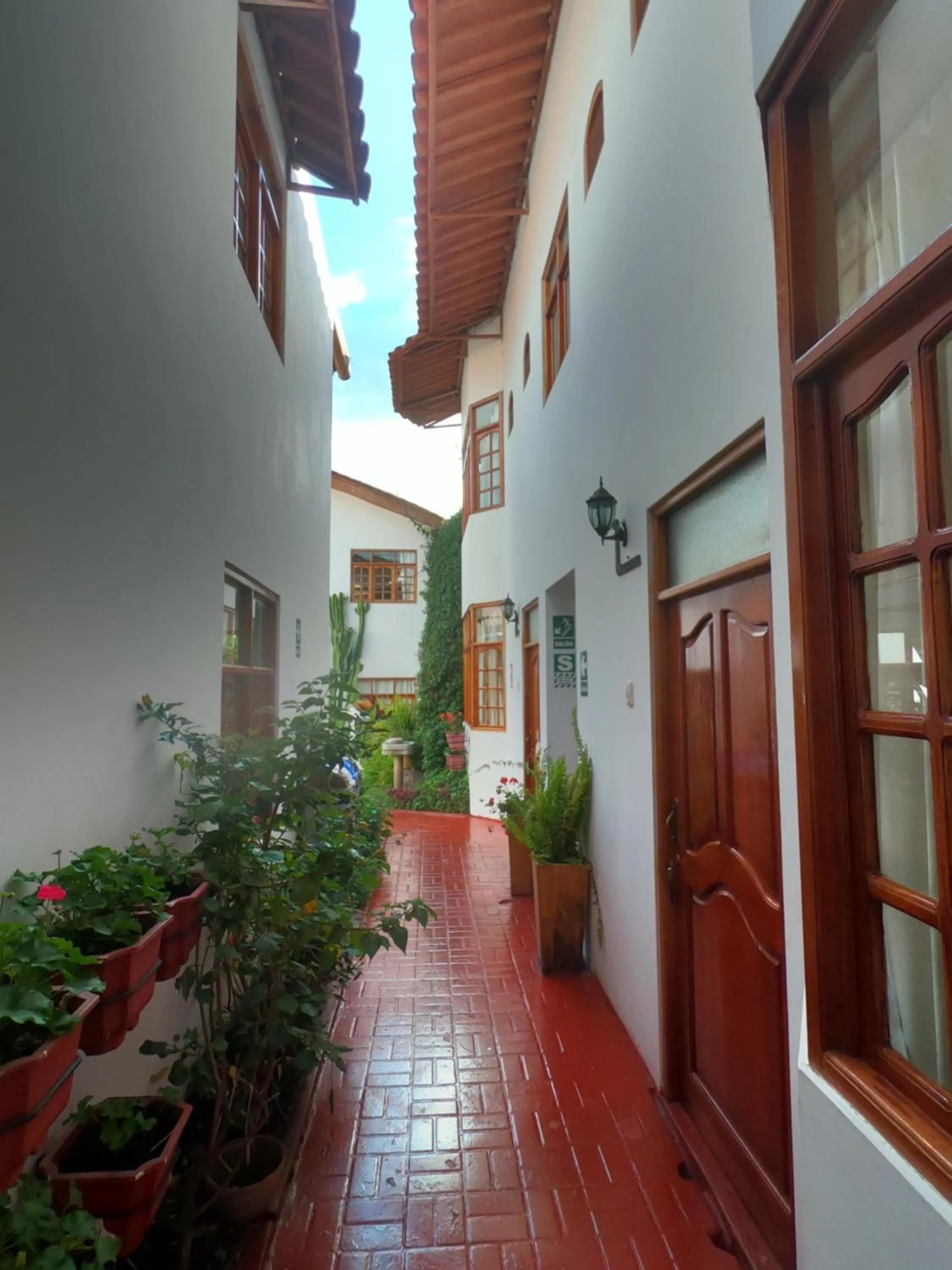 Hotel & Bungalows Villa Valencia