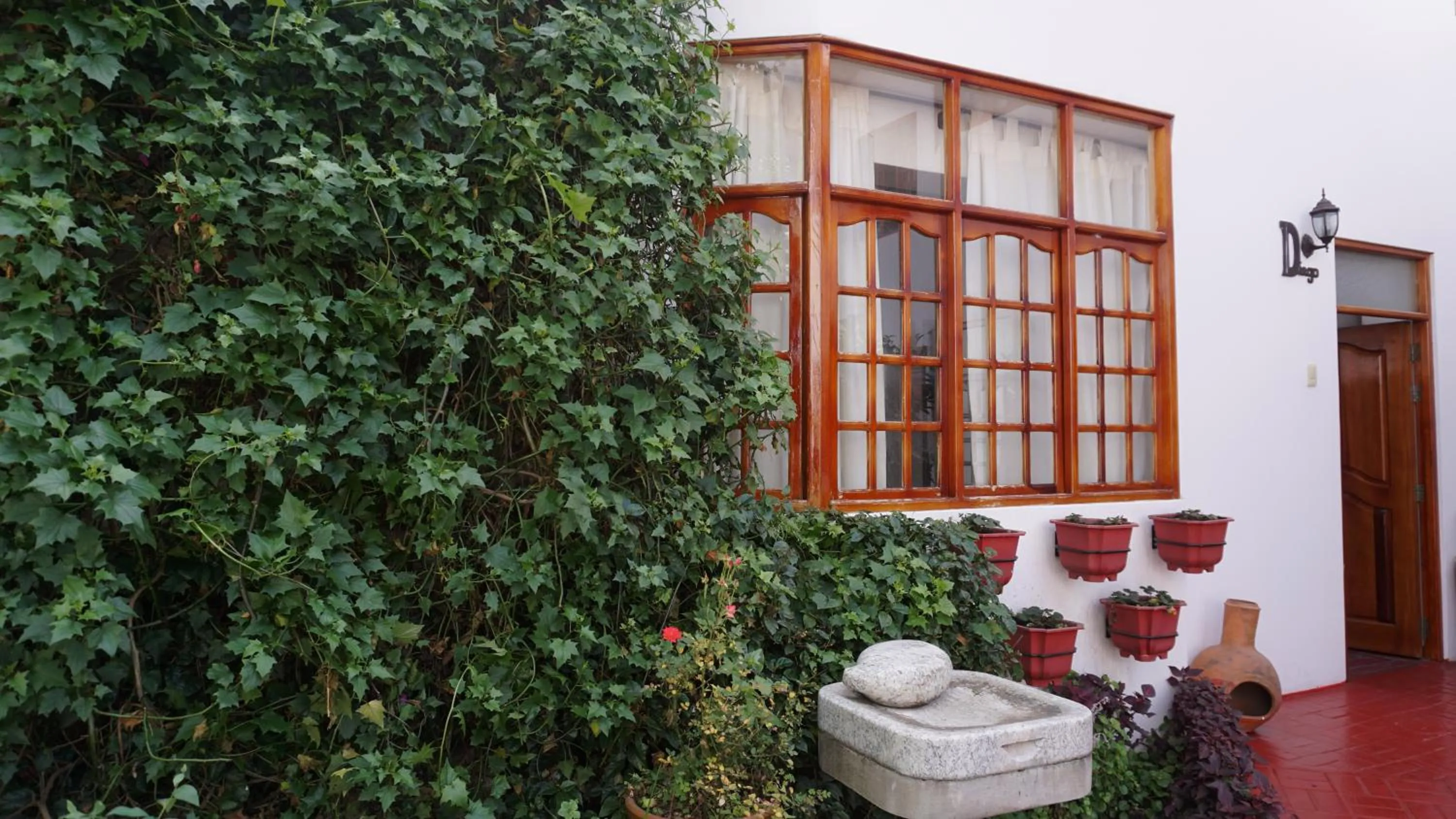 Property building in Hotel & Bungalows Villa Valencia