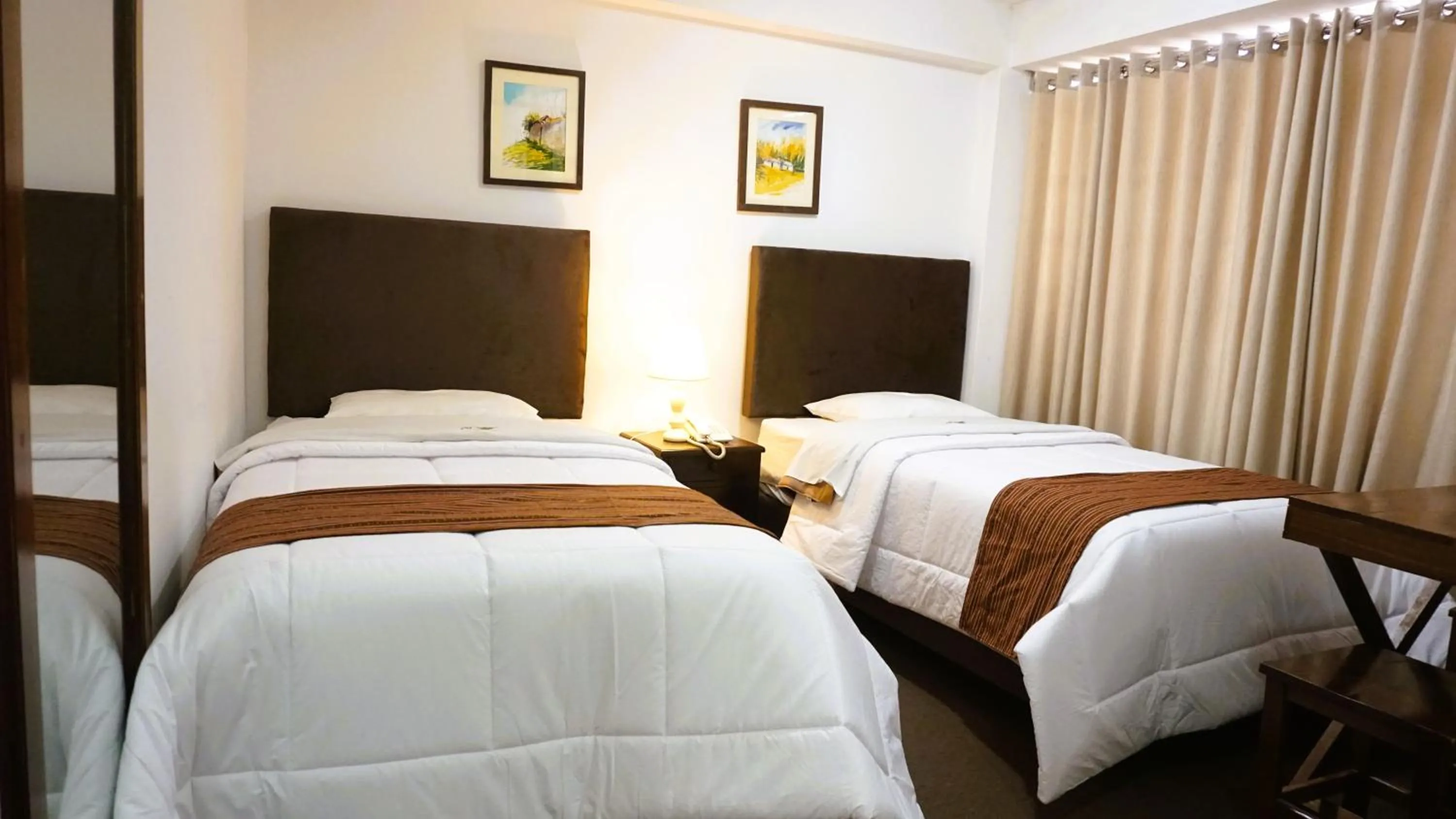Photo of the whole room, Bed in Hotel & Bungalows Villa Valencia