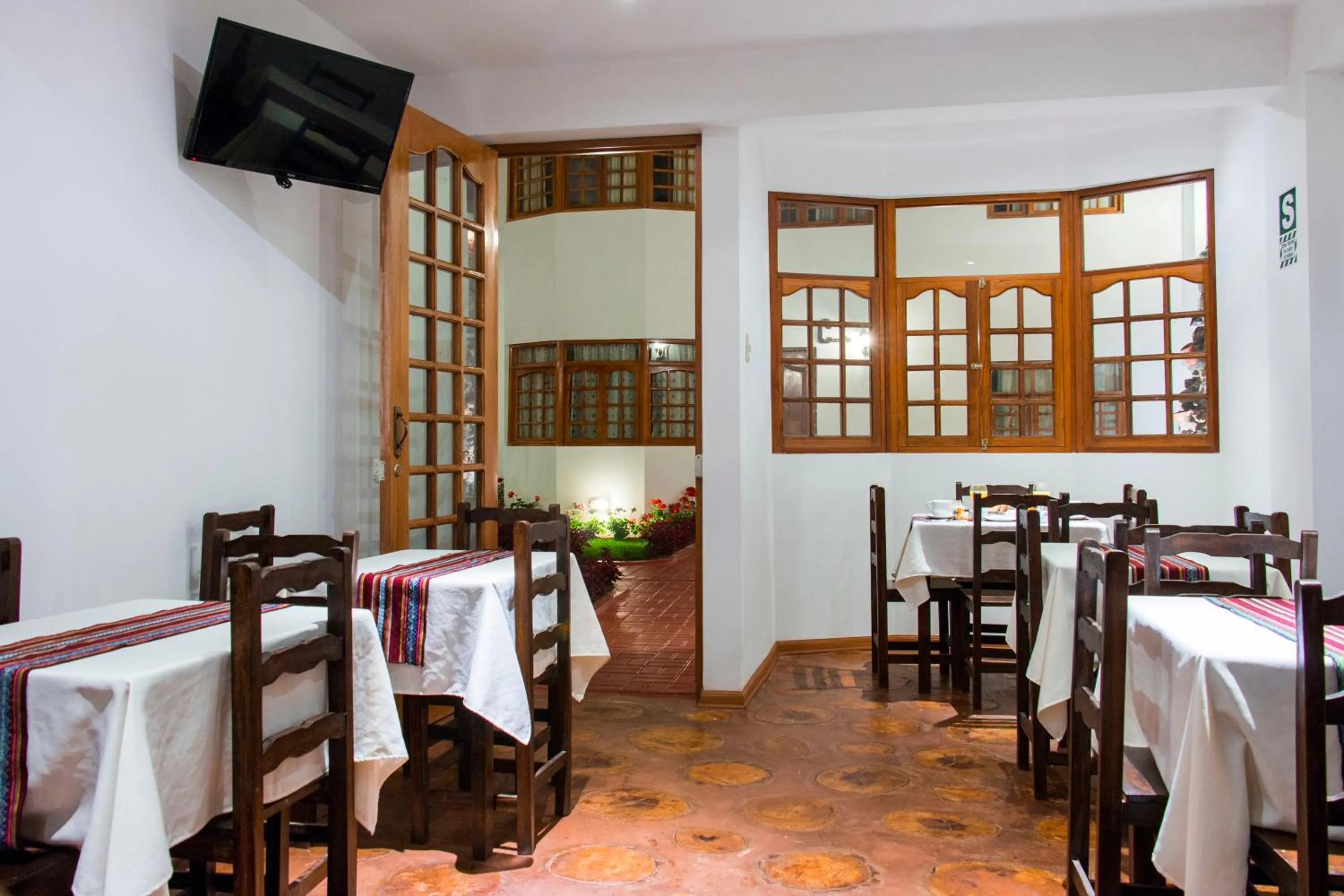 Restaurant/places to eat in Hotel & Bungalows Villa Valencia