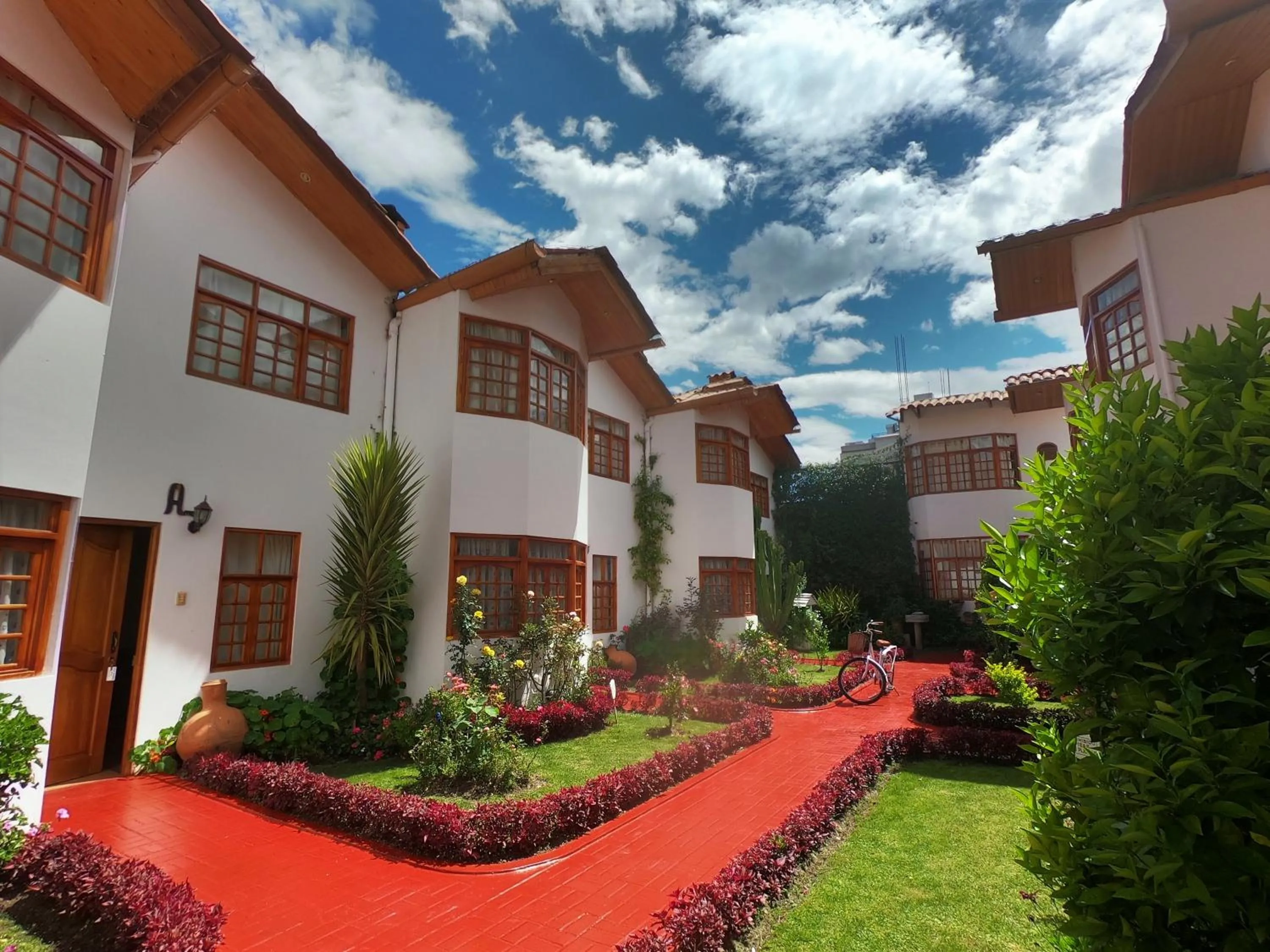 Hotel & Bungalows Villa Valencia