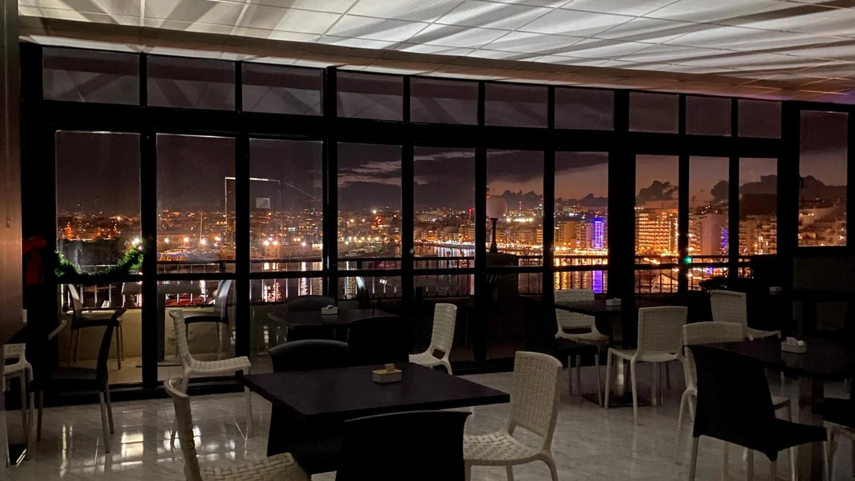 Restaurant/places to eat in Sliema Marina Hotel