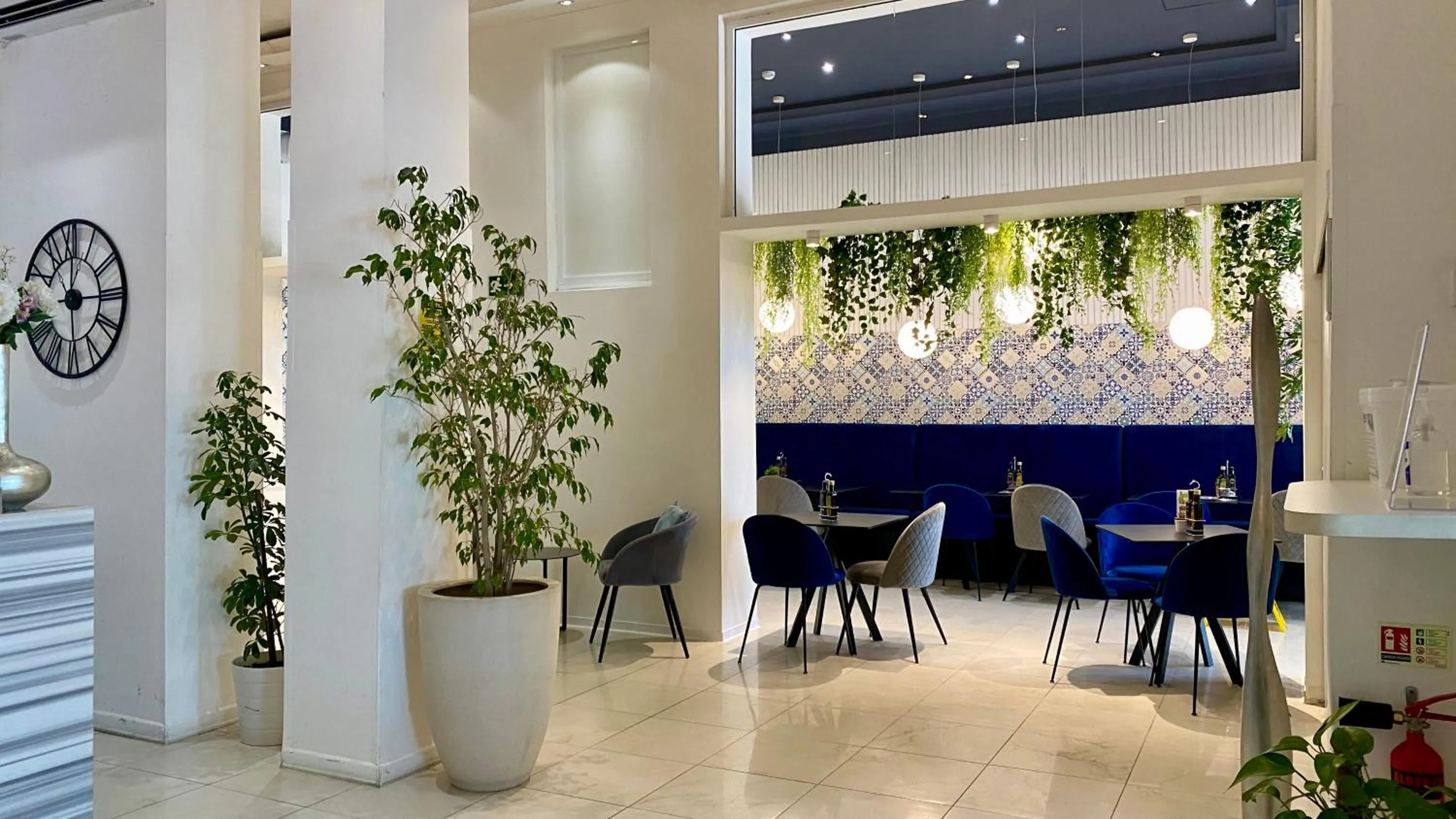 Restaurant/places to eat in Sliema Marina Hotel