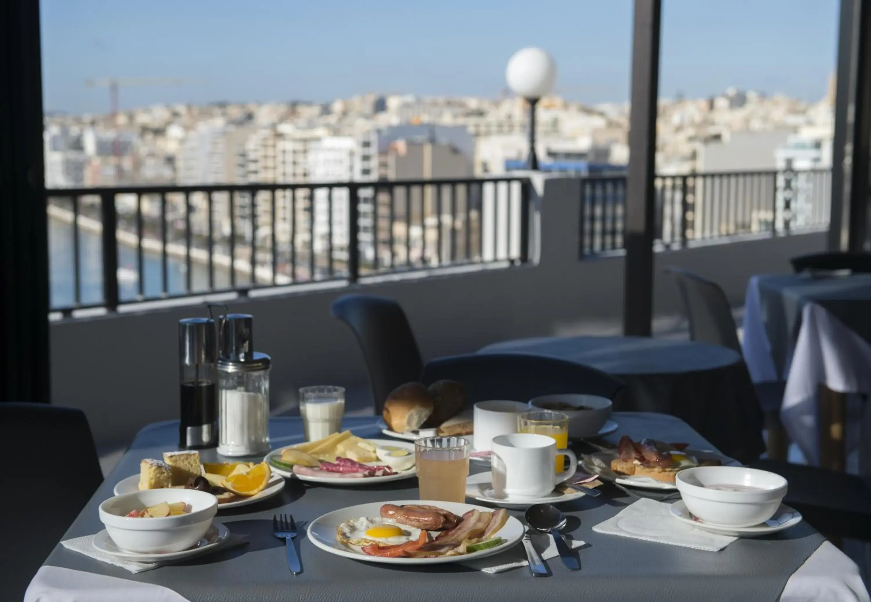 Restaurant/places to eat in Sliema Marina Hotel Restaurant/places to eat in Sliema Marina Hotel