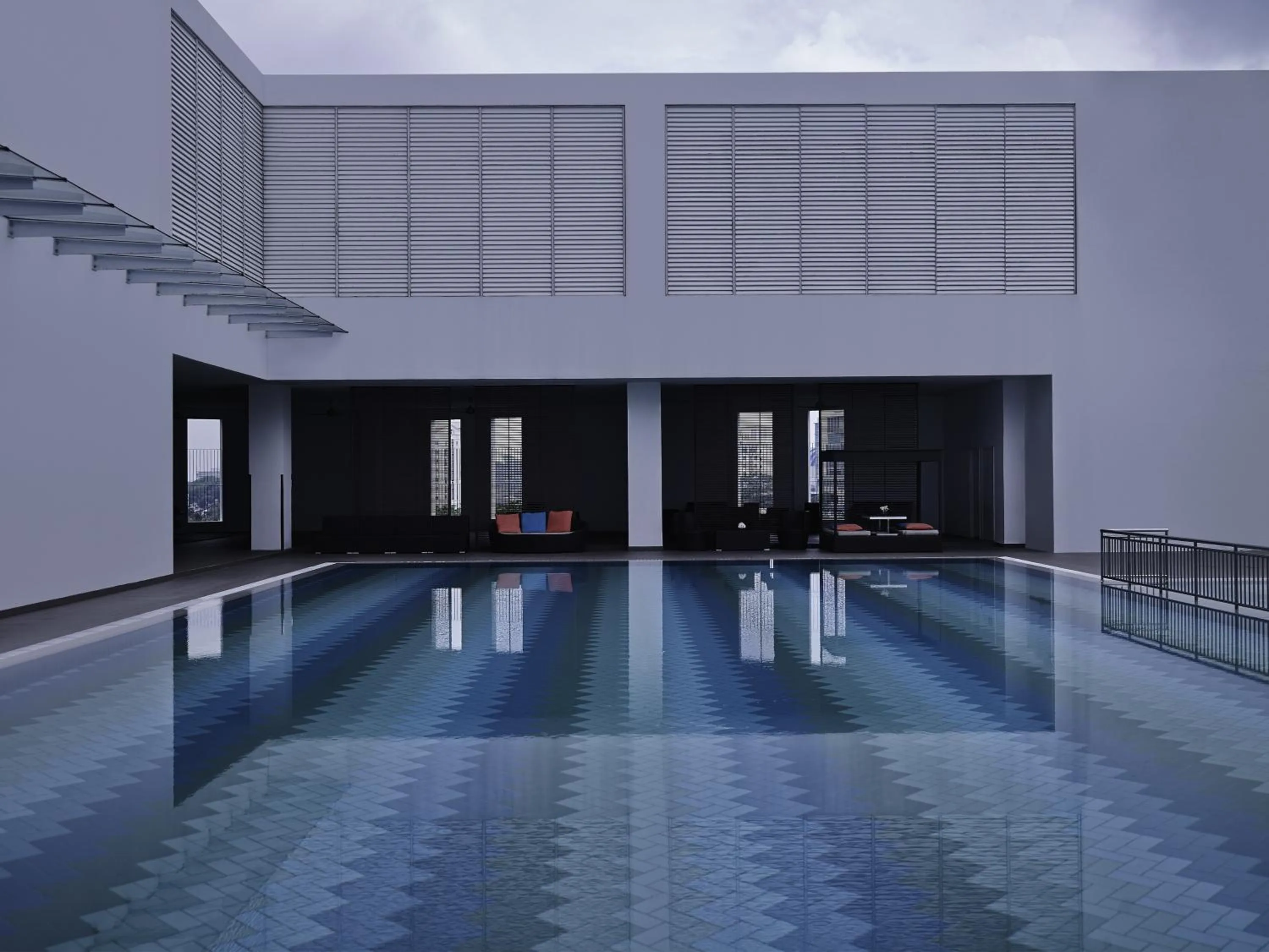 Swimming pool in Pullman Kuching