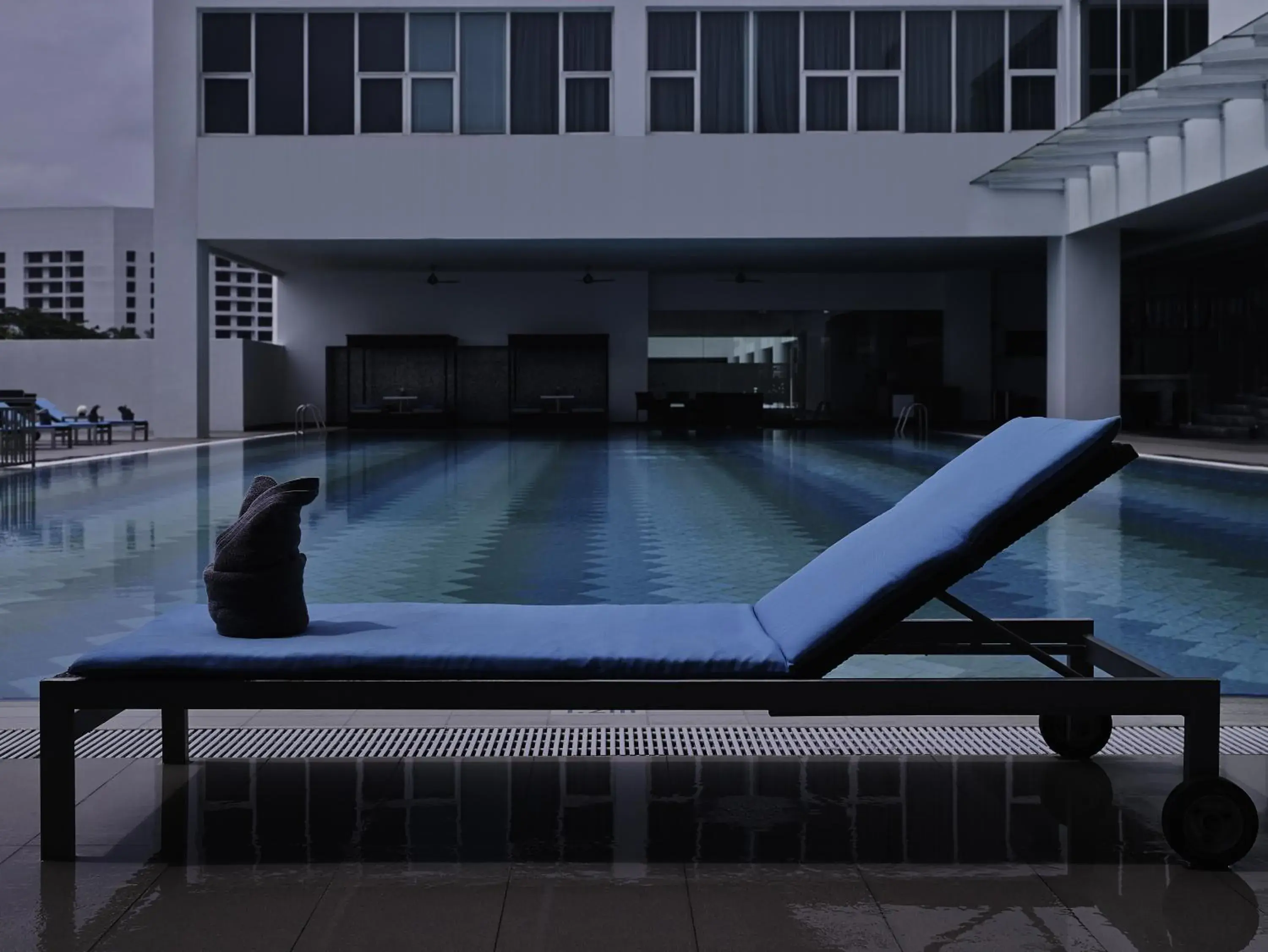 Swimming pool in Pullman Kuching Swimming pool in Pullman Kuching