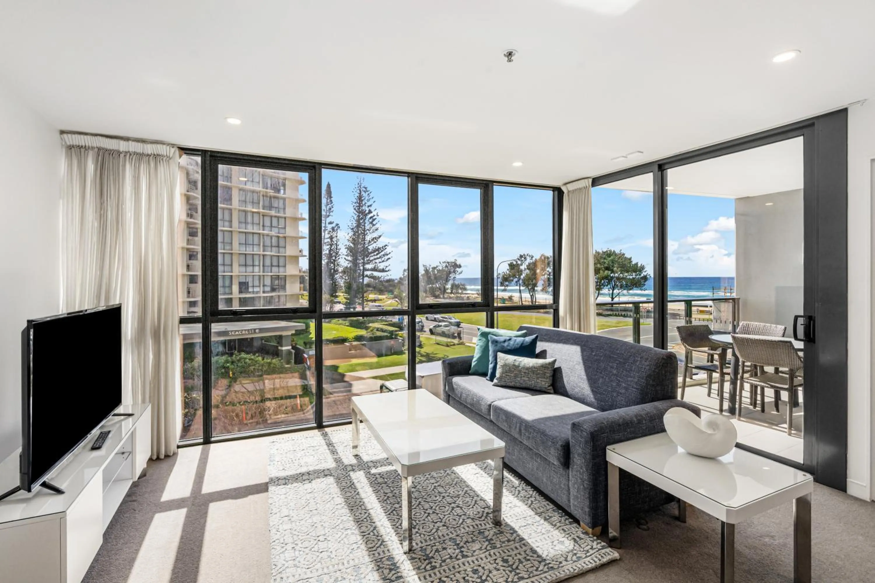 Day in Rhapsody Resort - Official