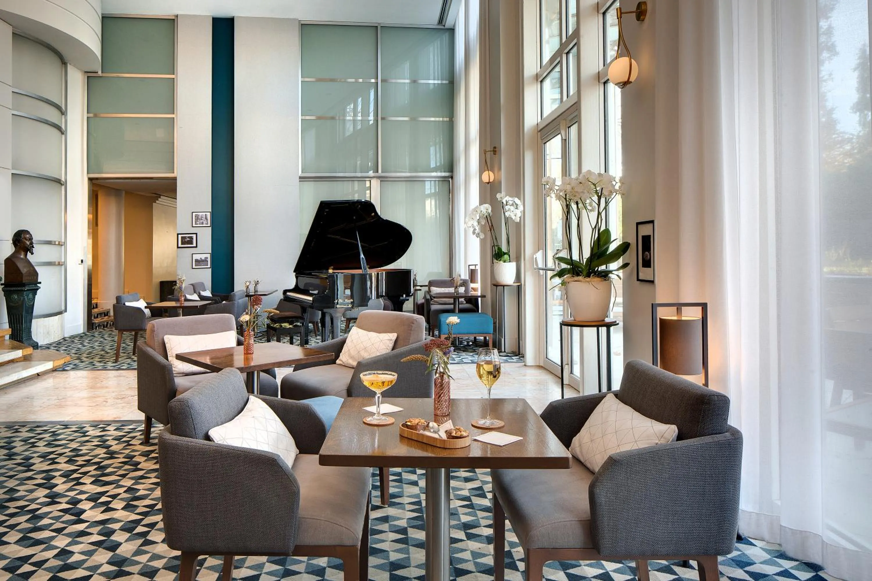 Lounge or bar in Célestins Spa Thermal & Hôtel by Vy Resort