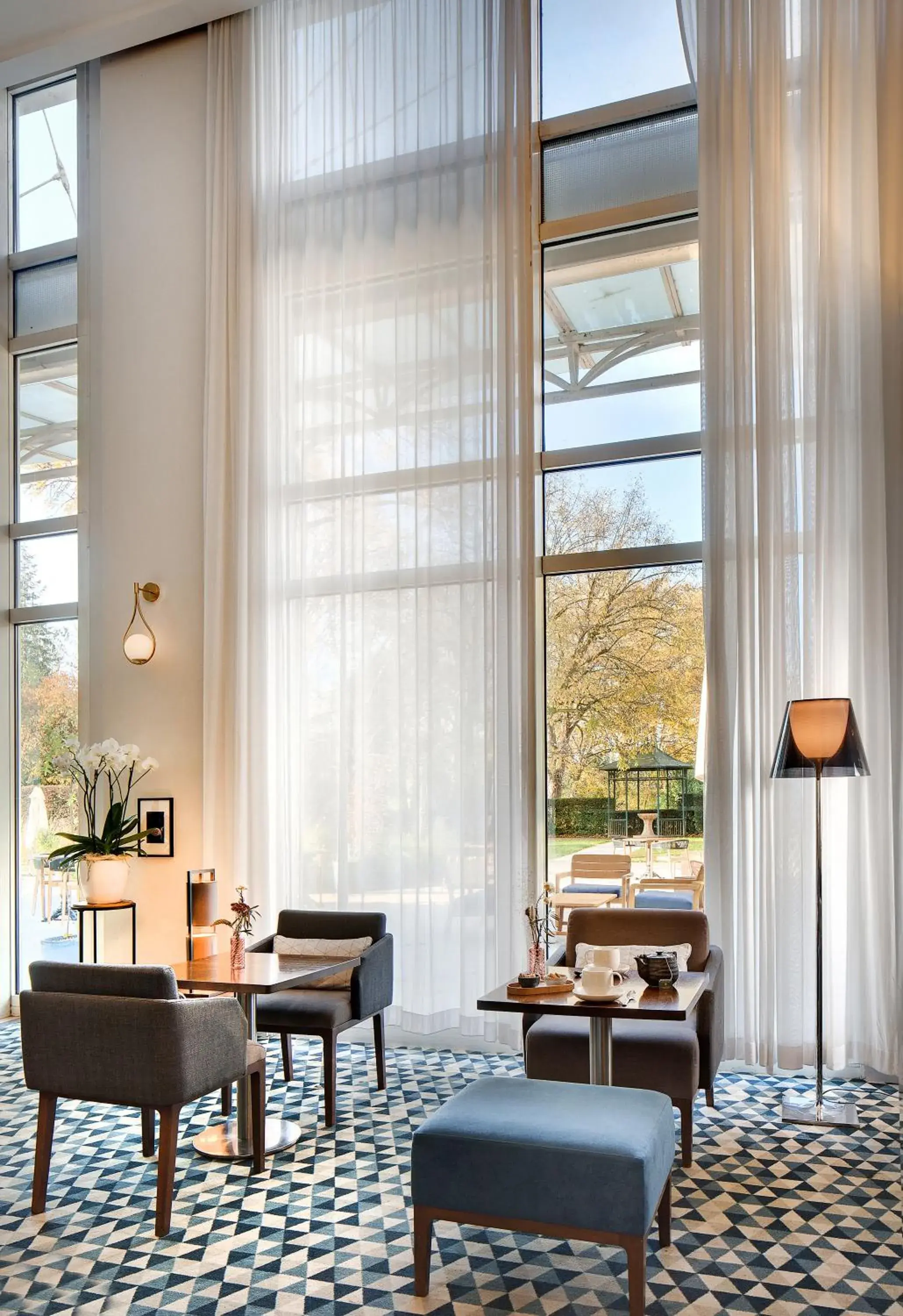 Lounge or bar in Célestins Spa Thermal & Hôtel by Vy Resort Lounge or bar in Célestins Spa Thermal & Hôtel by Vy Resort