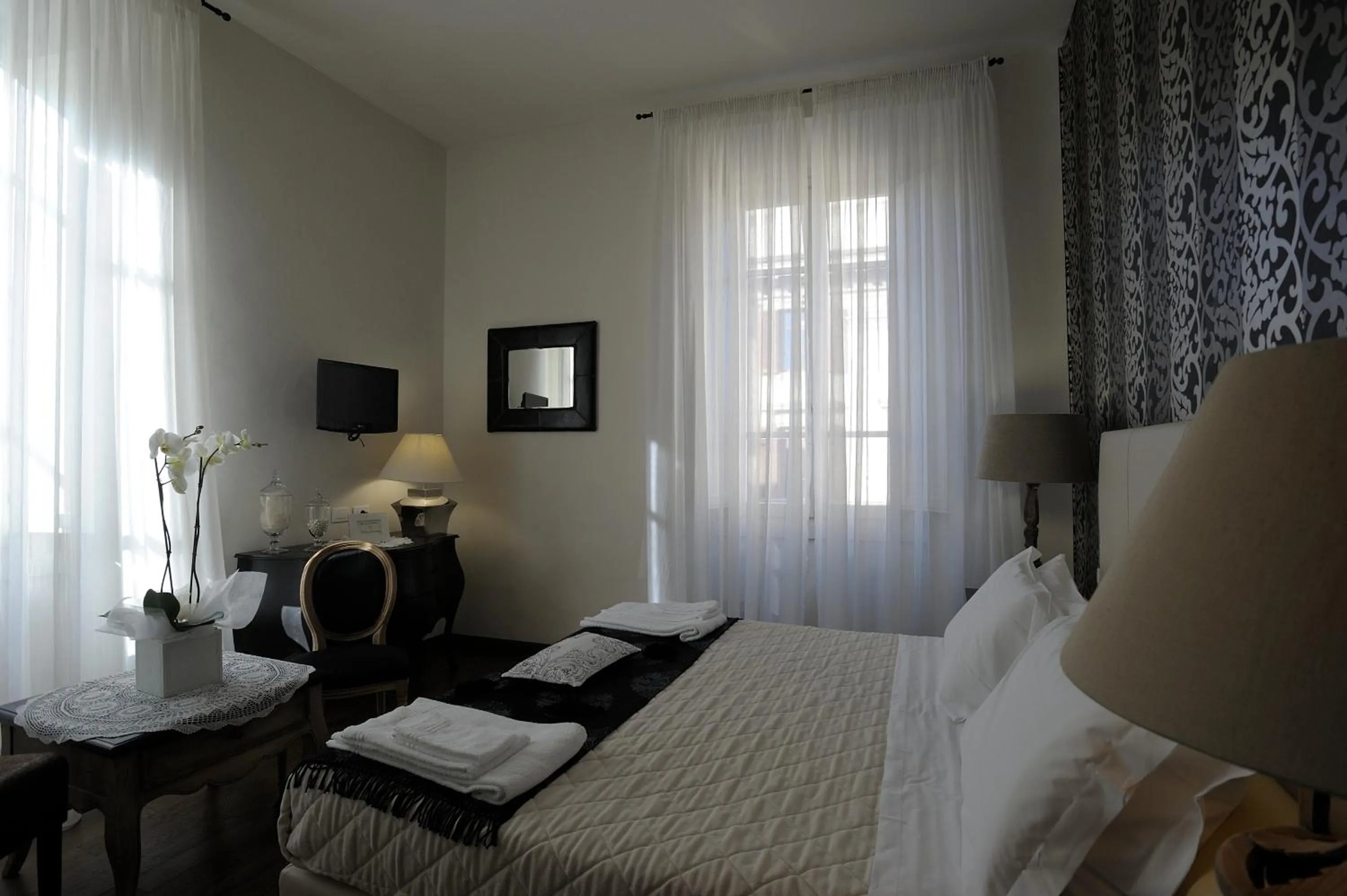 Photo of the whole room, Bed in Luxury B&B La Dimora Degli Angeli