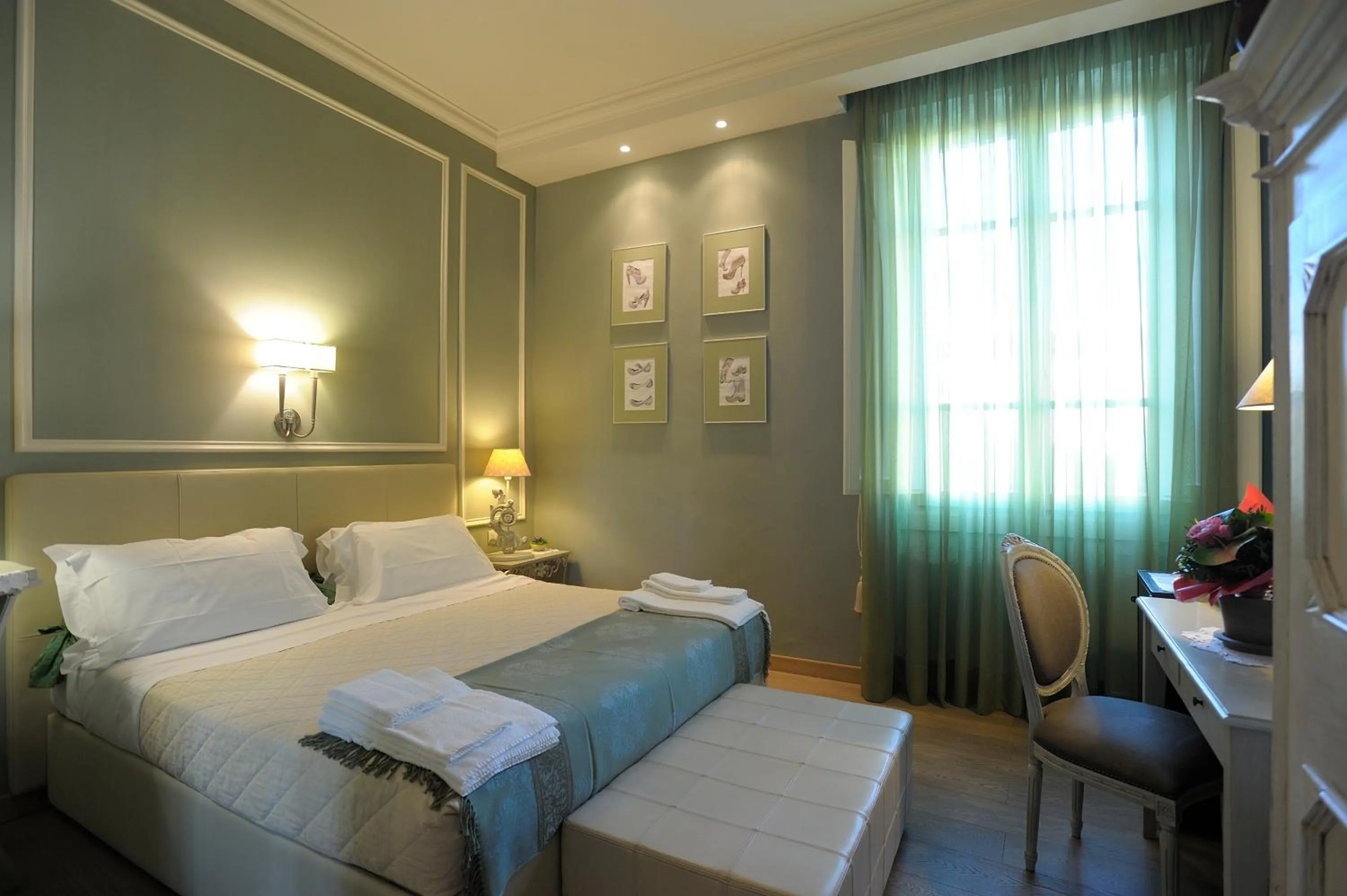 Photo of the whole room, Bed in Luxury B&B La Dimora Degli Angeli