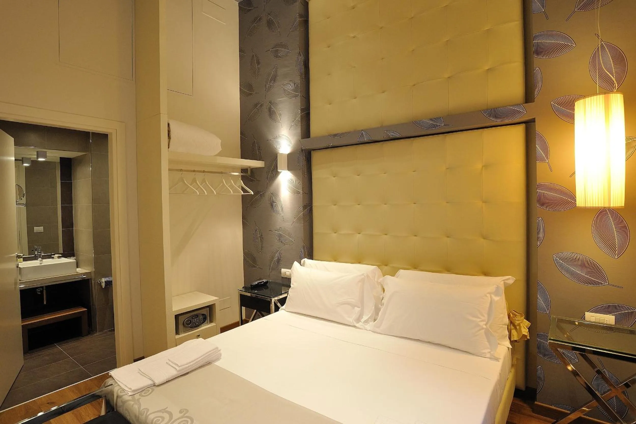 Photo of the whole room, Bed in Luxury B&B La Dimora Degli Angeli