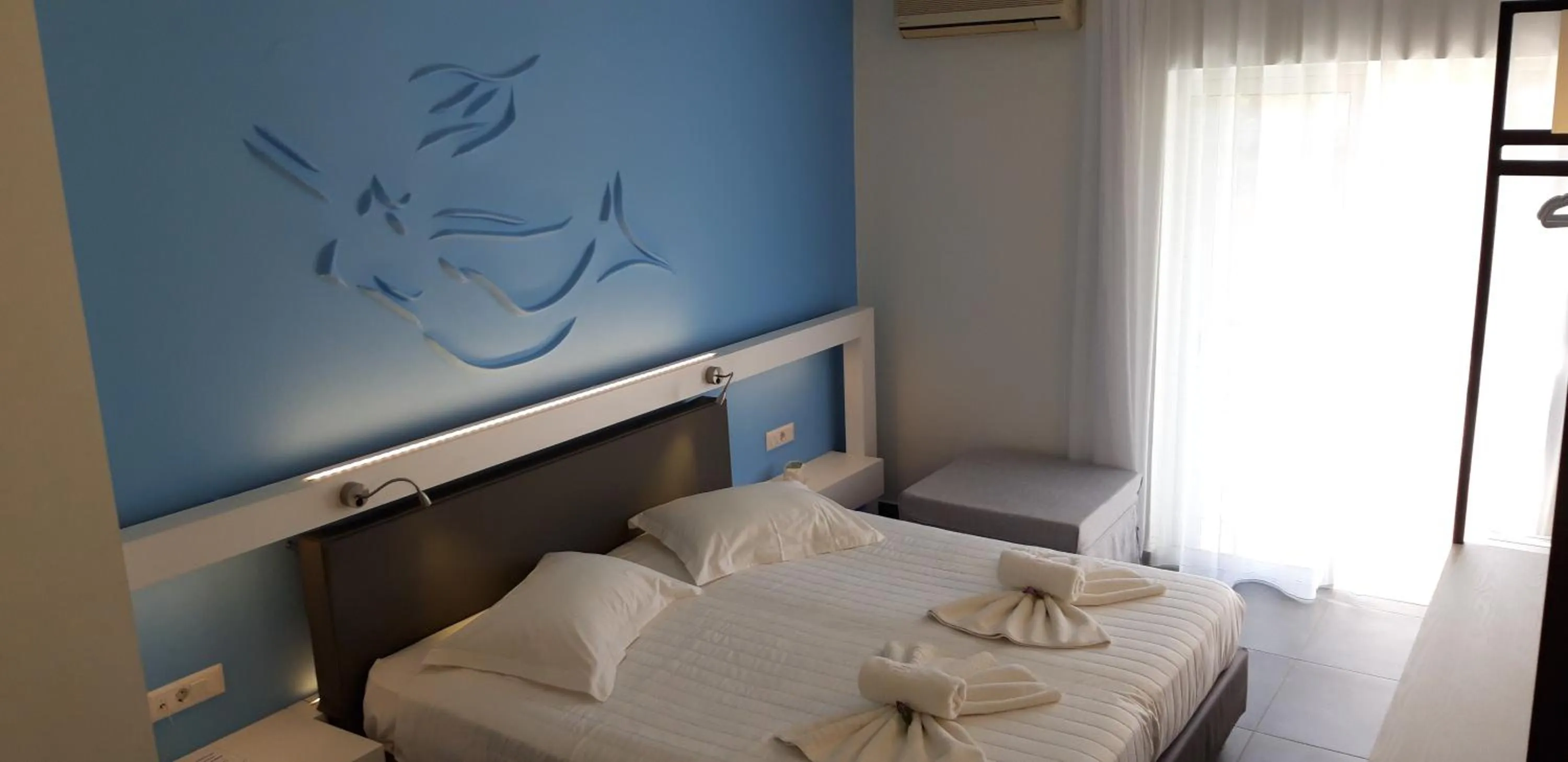 Photo of the whole room, Bed in Niriides