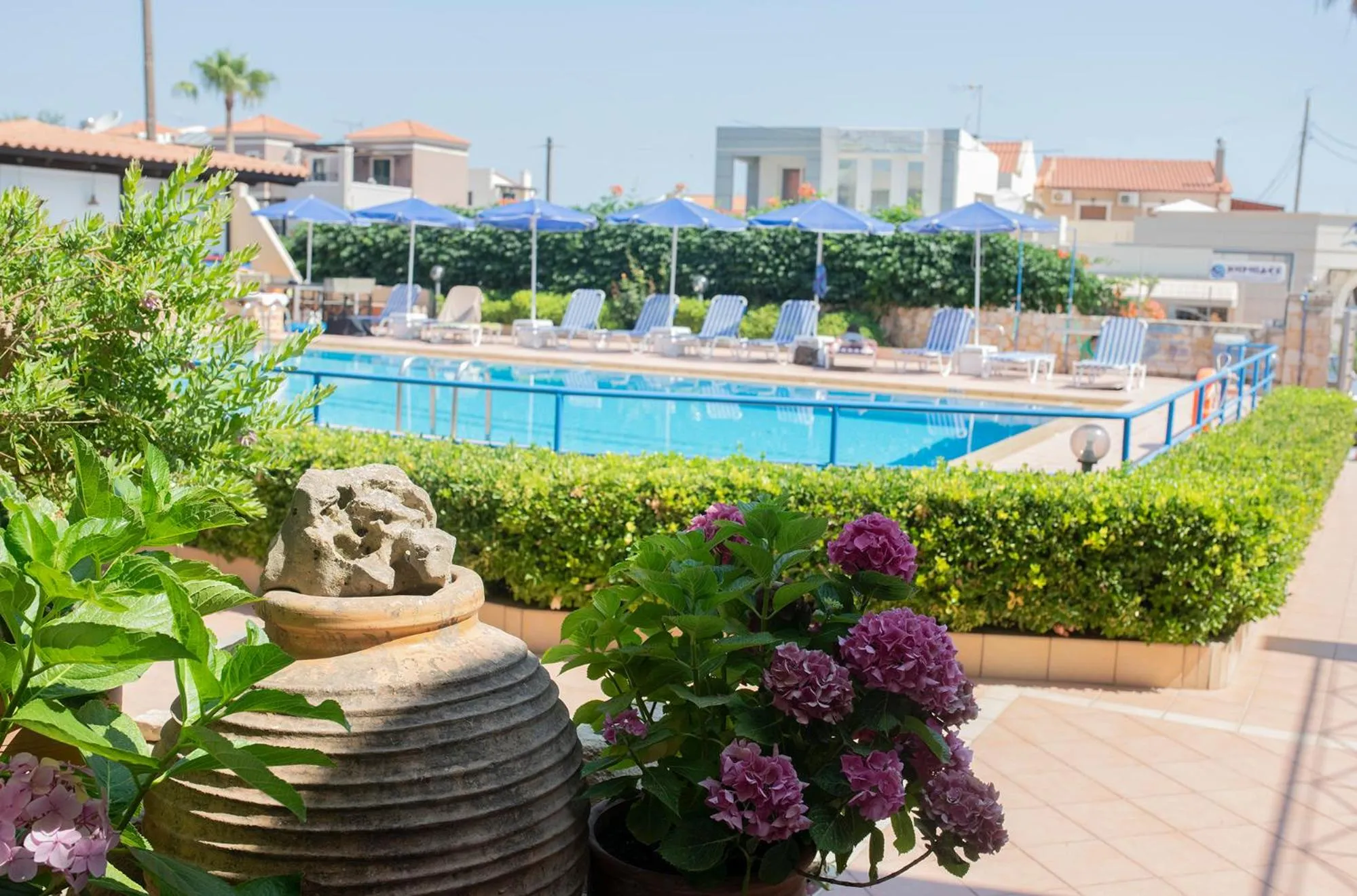 Swimming pool in Niriides