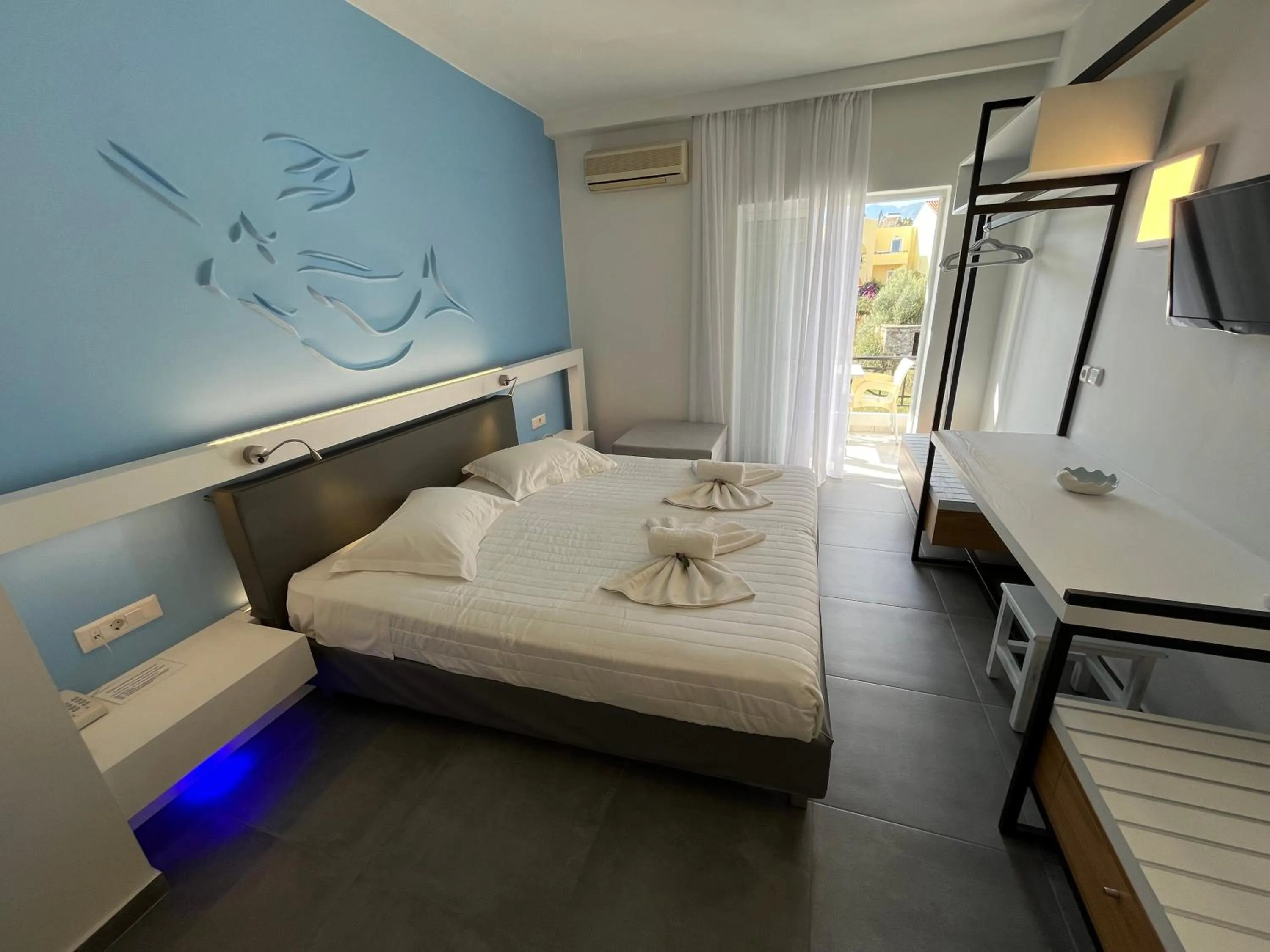 Photo of the whole room, Bed in Niriides