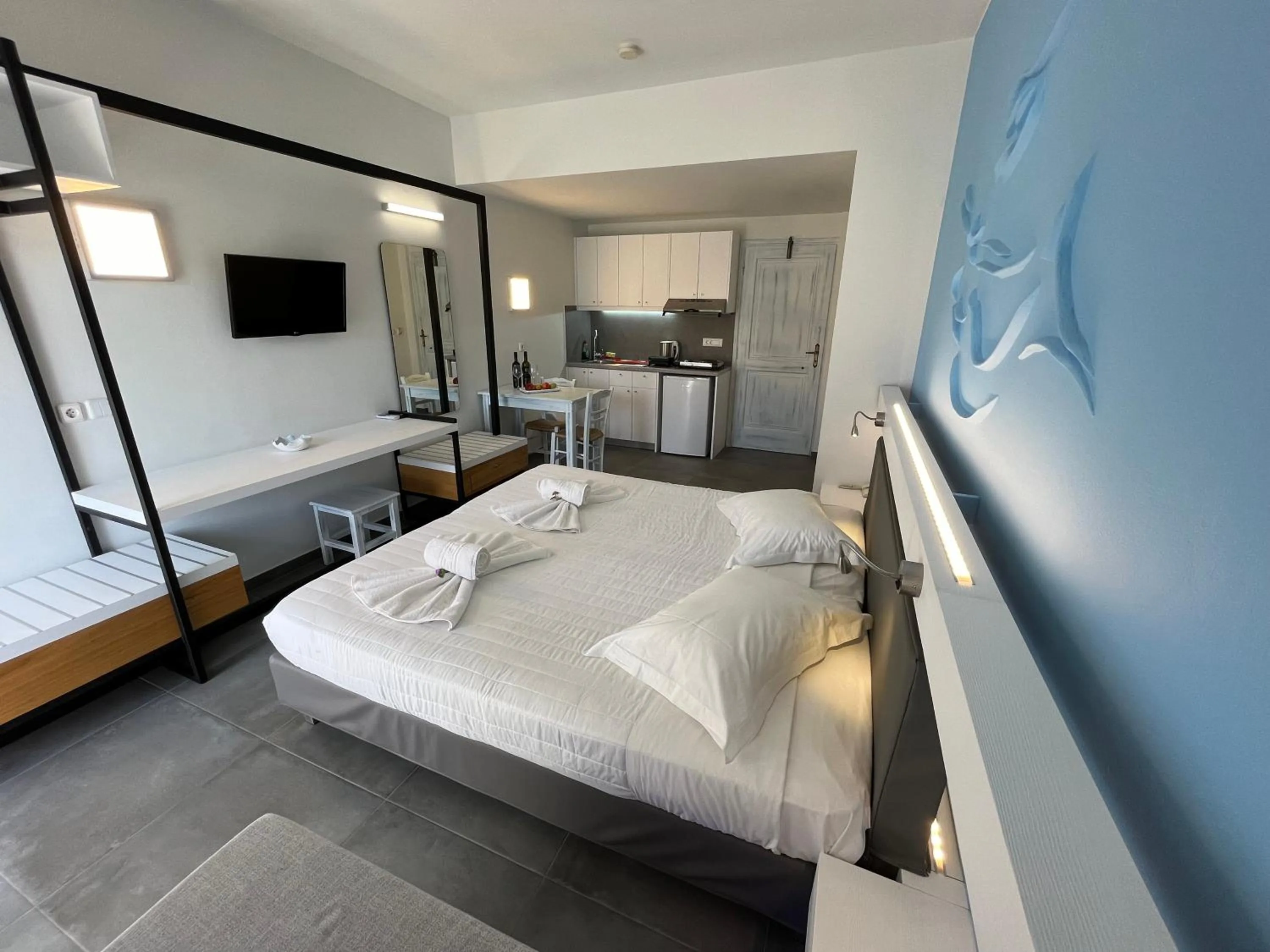 Photo of the whole room, Bed in Niriides