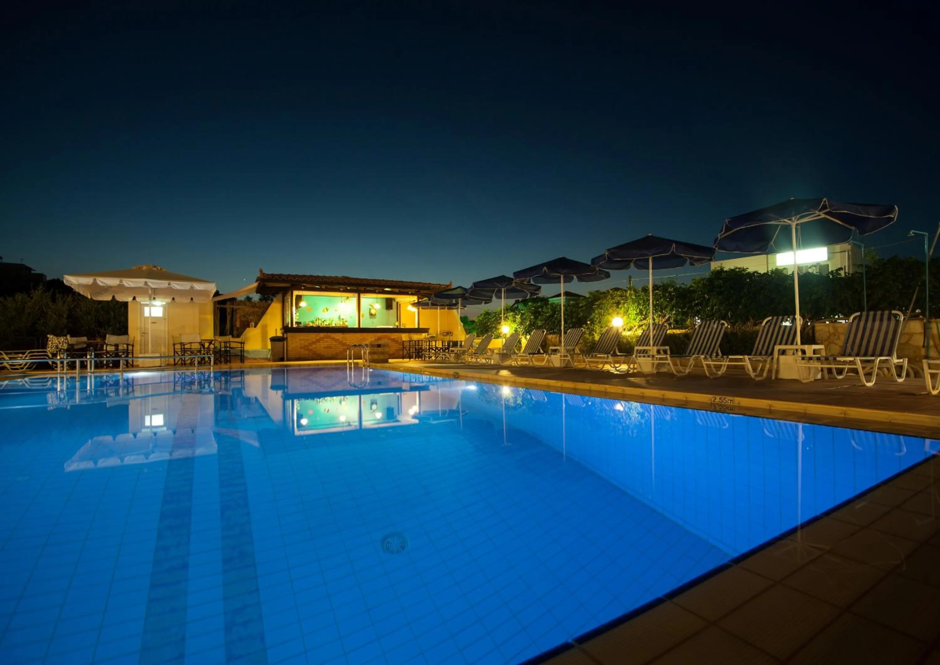 Swimming pool in Niriides