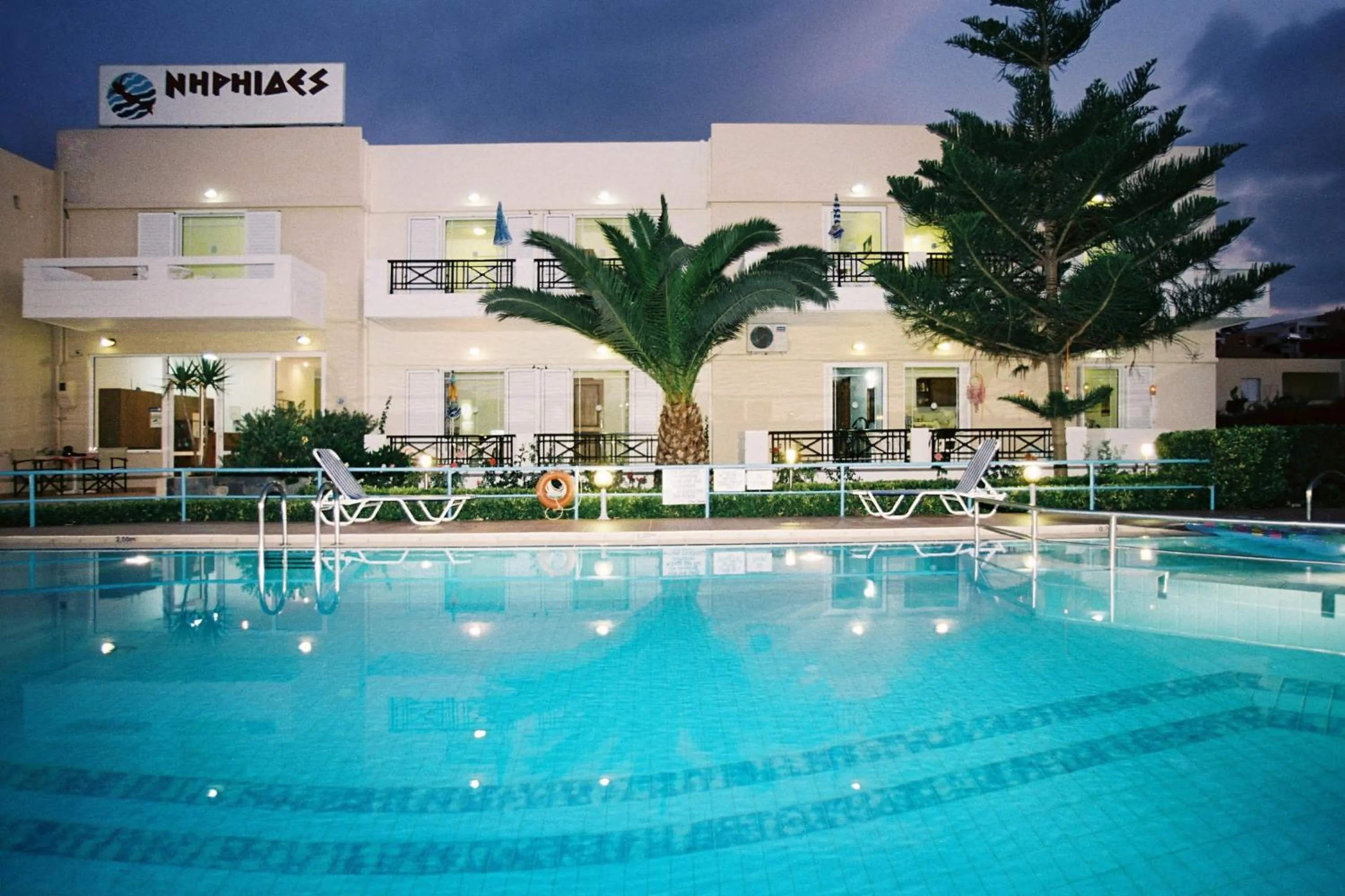 Facade/entrance in Niriides