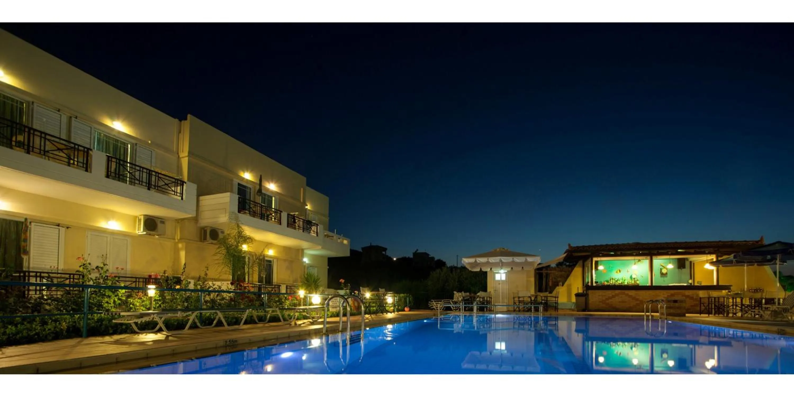 Swimming pool in Niriides