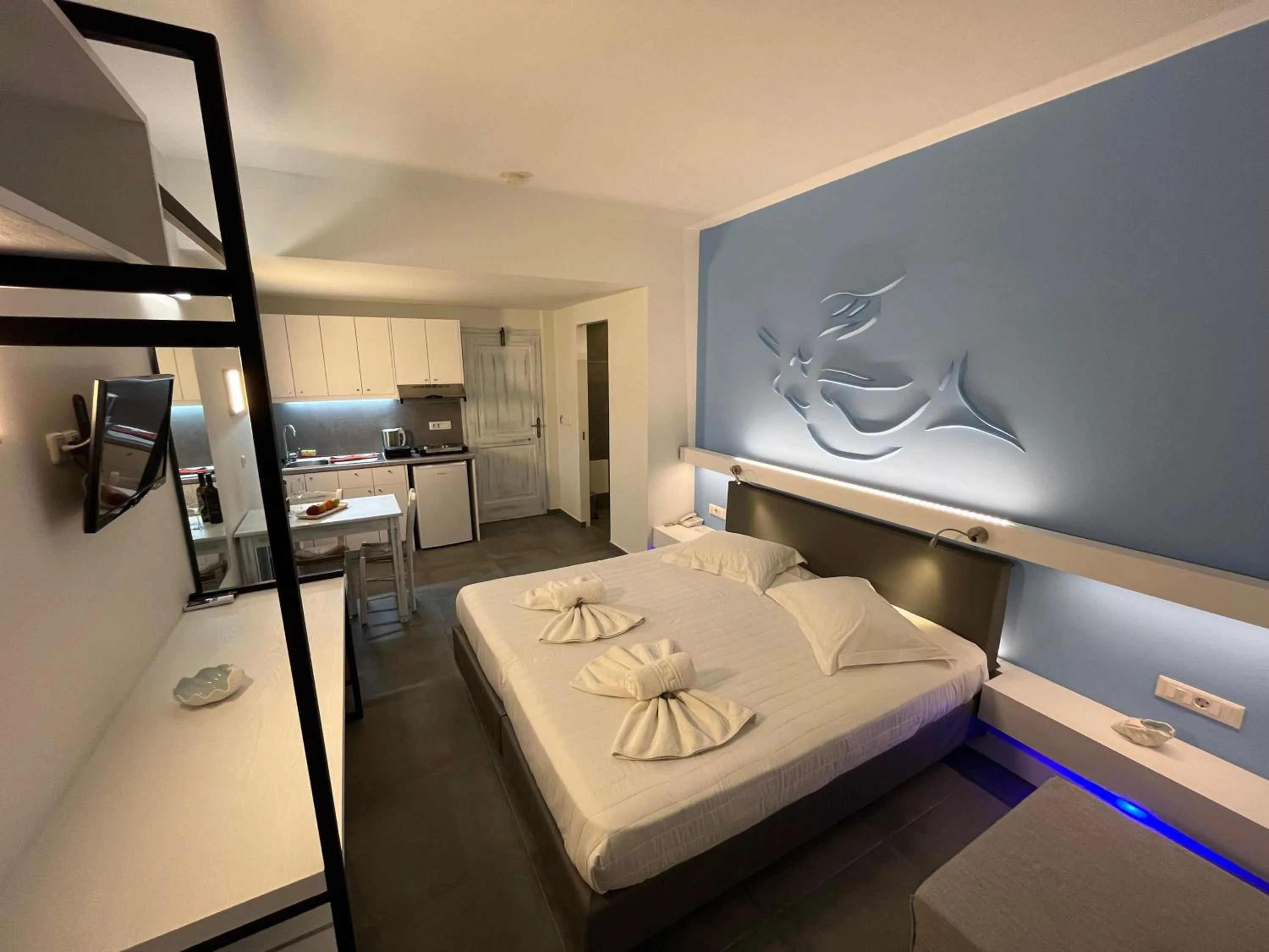 Photo of the whole room, Bed in Niriides