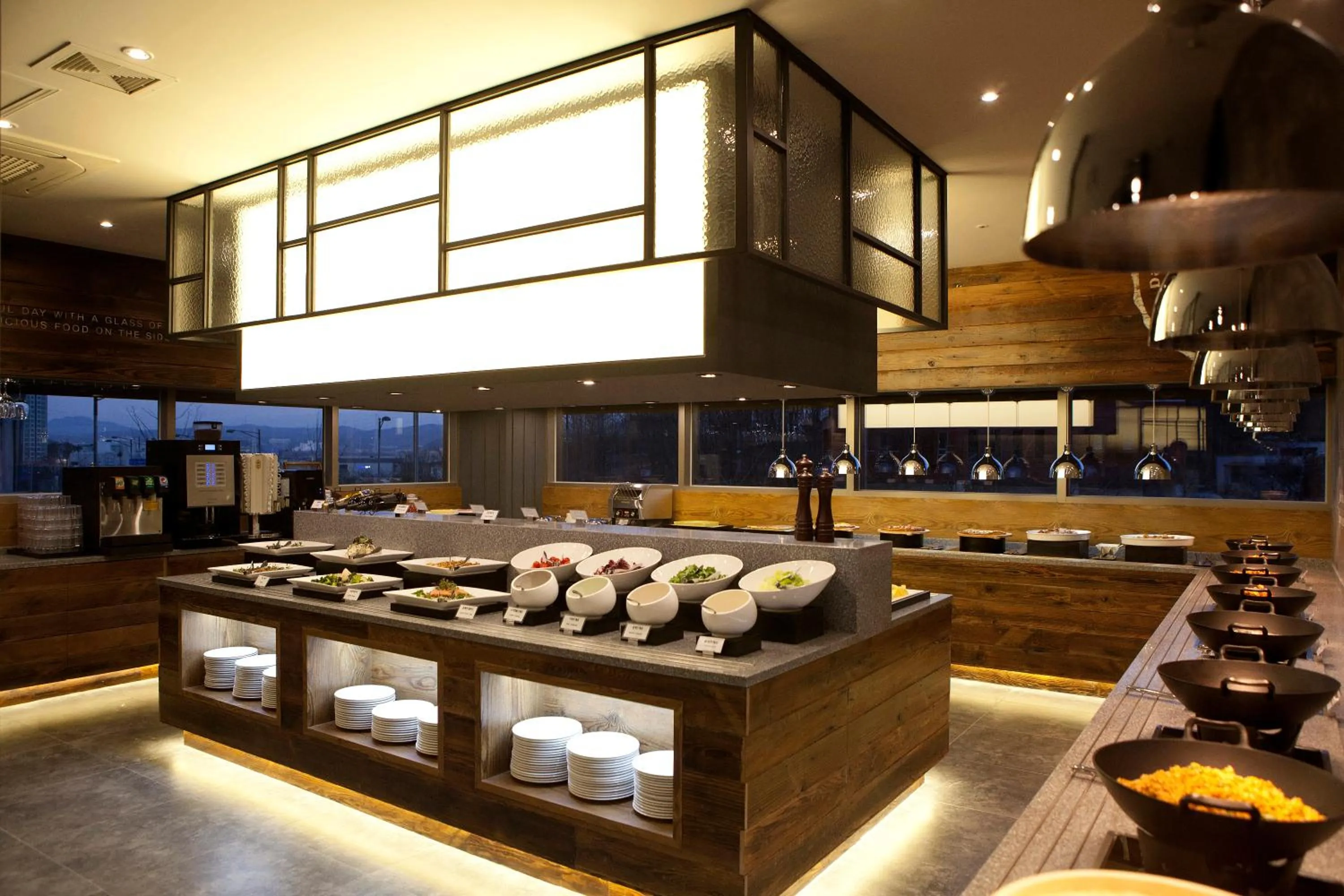 Restaurant/places to eat in S Stay Dongtan Hotel