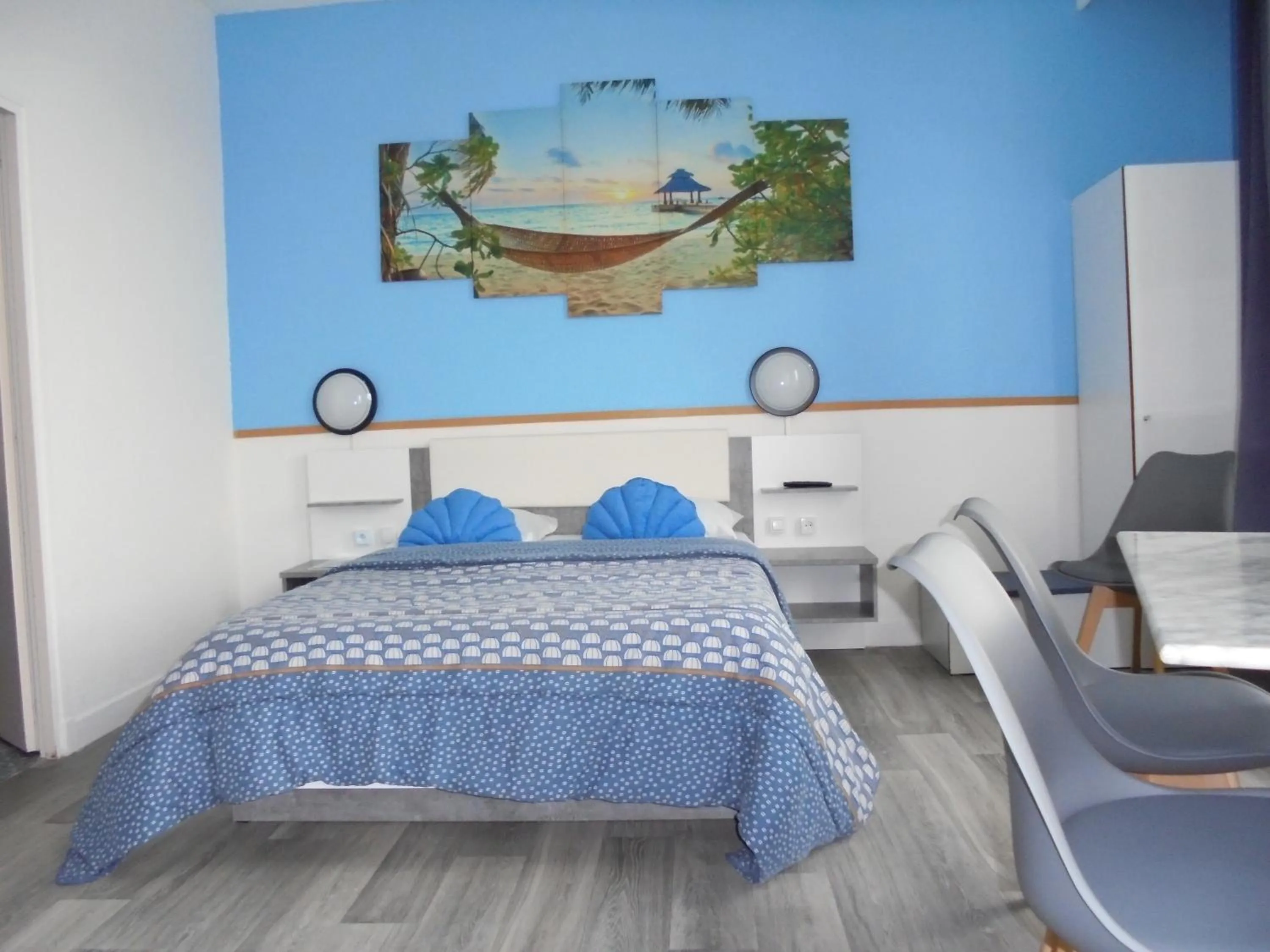 Bedroom, Bed in Hotel De La Gare