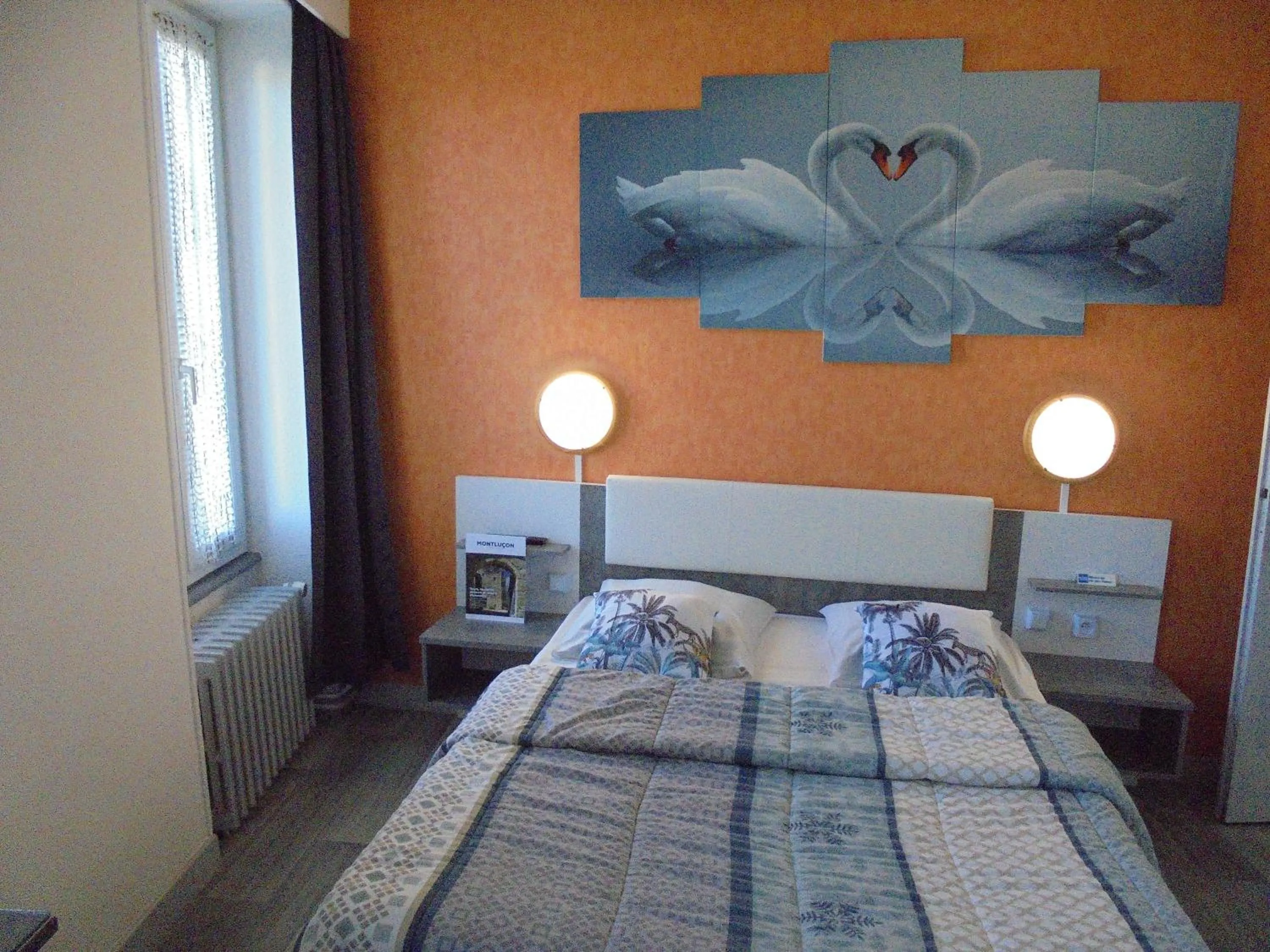 Bedroom, Bed in Hotel De La Gare