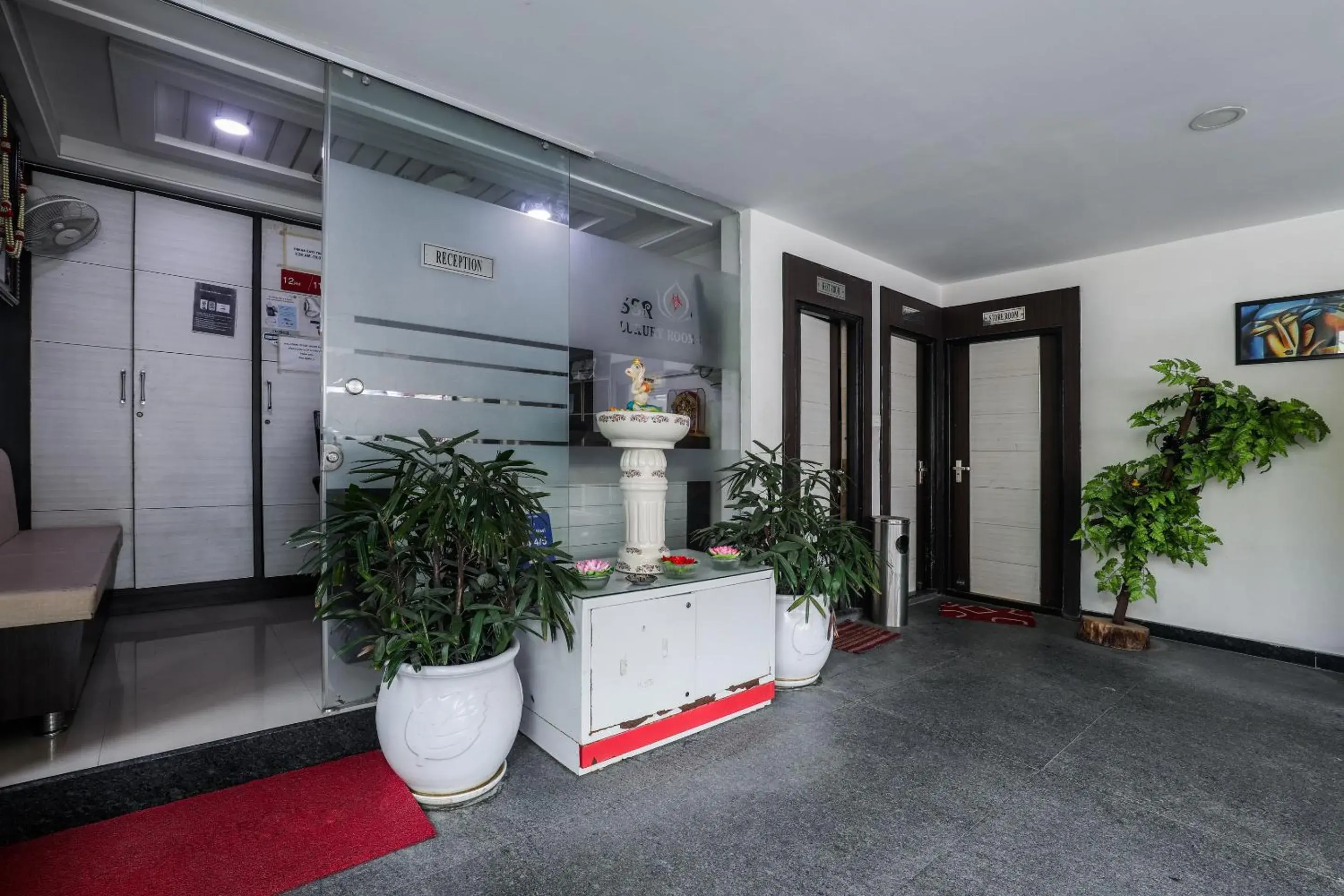 Lobby or reception in Super Hotel O Ssr Luxury Rooms Lobby or reception in Super Hotel O Ssr Luxury Rooms