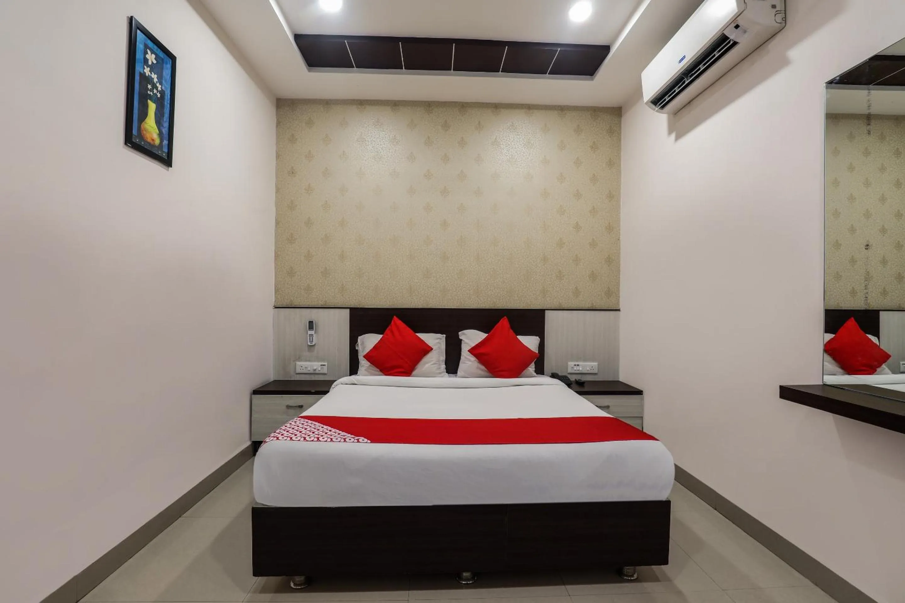 Bedroom, Bed in Super Hotel O Ssr Luxury Rooms