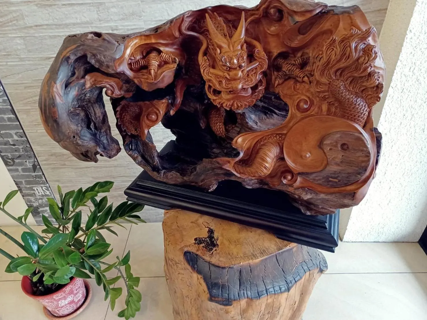 Decorative detail in Crystal Hotel