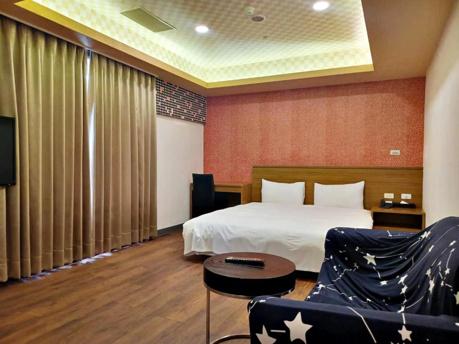 Bed in Crystal Hotel