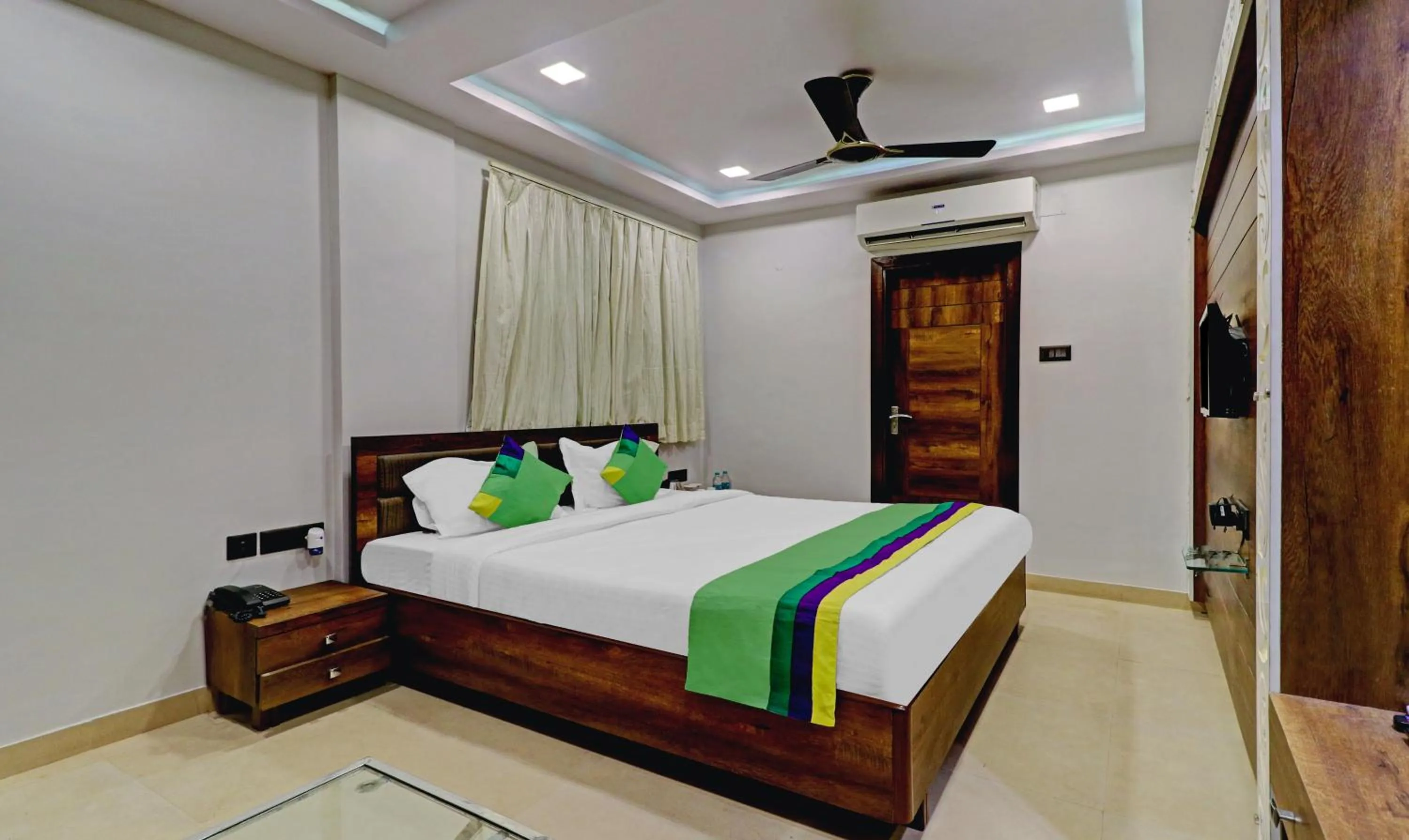 Photo of the whole room, Bed in Treebo Orion Sapphire, Beck Bagan