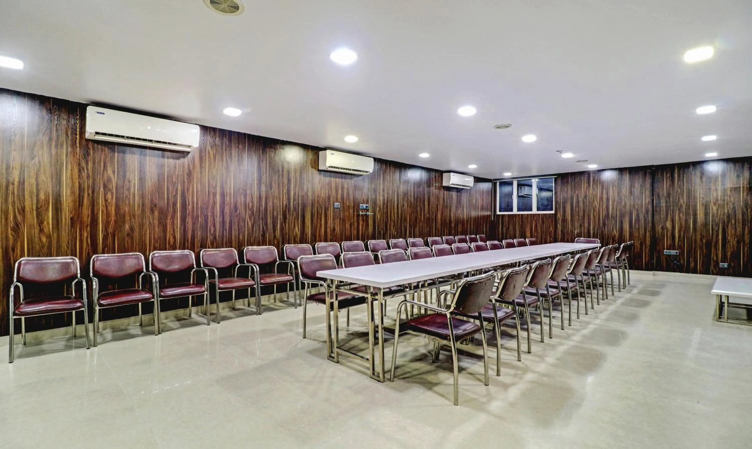 Meeting/conference room in Treebo Orion Sapphire, Beck Bagan
