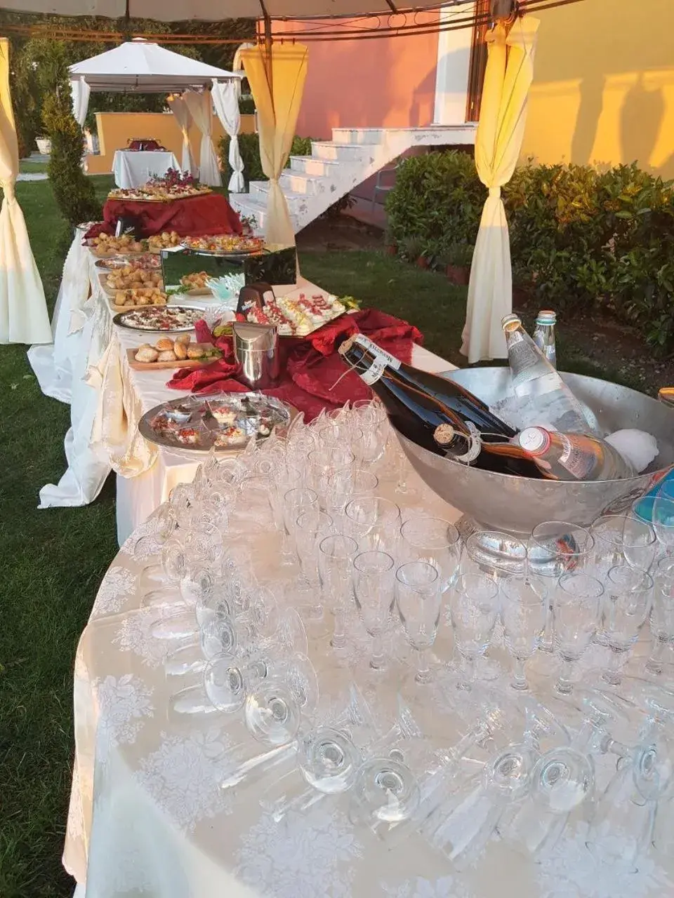 Food and drinks in FILIPPONE HOTEL&RISTORANTE Food and drinks in FILIPPONE HOTEL&RISTORANTE