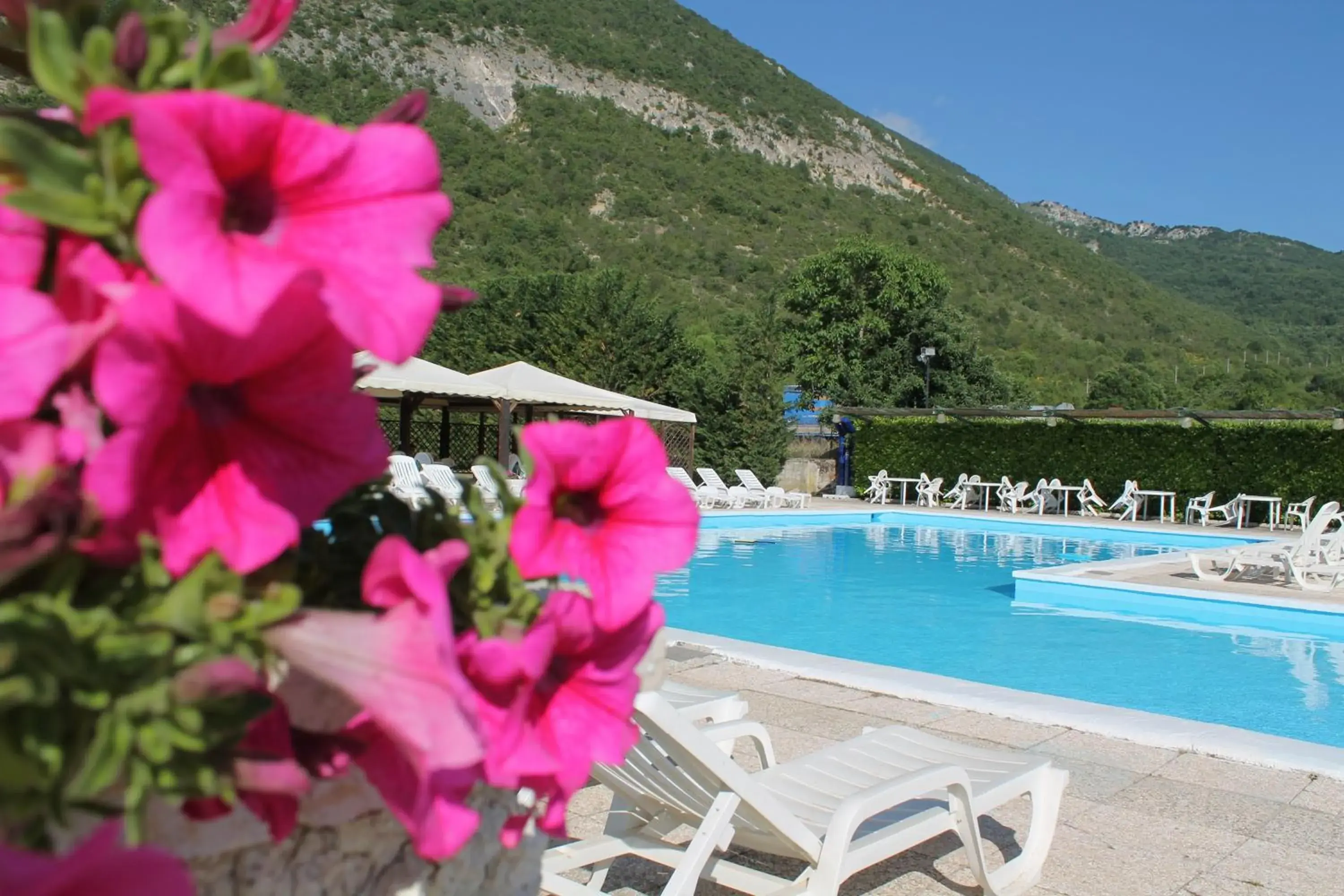 Swimming pool in FILIPPONE HOTEL&RISTORANTE Swimming pool in FILIPPONE HOTEL&RISTORANTE
