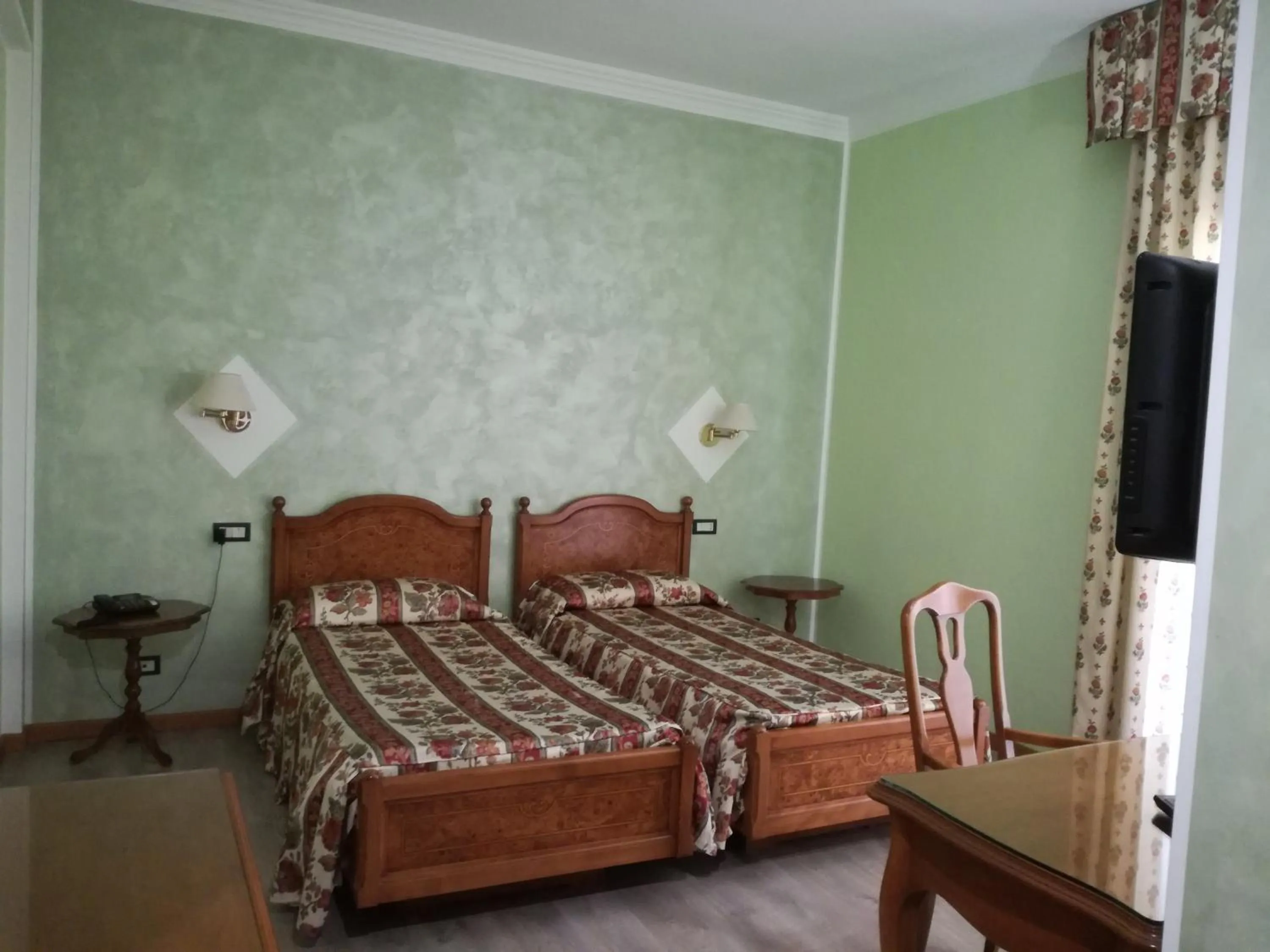 Bed in FILIPPONE HOTEL&RISTORANTE