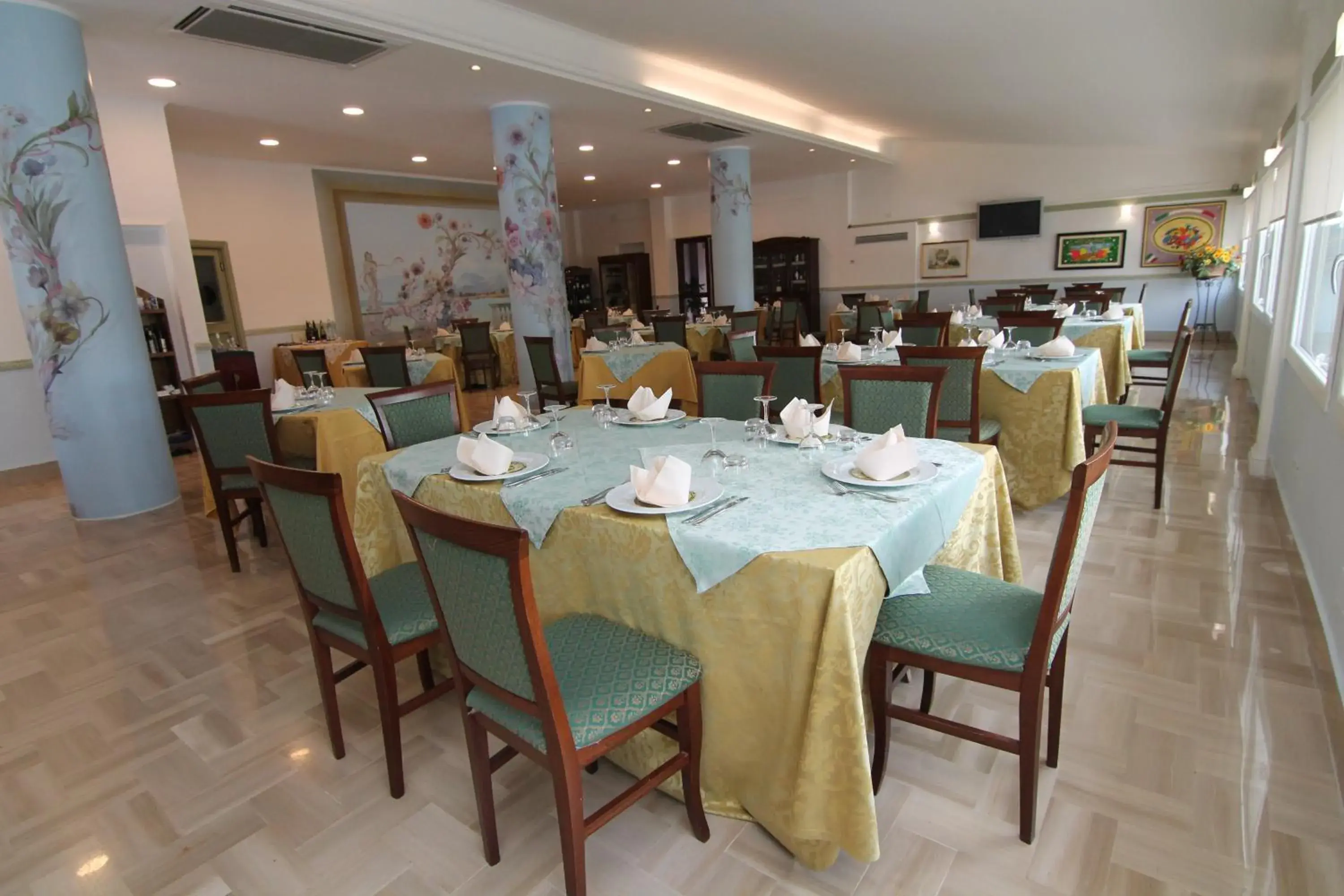 Restaurant/places to eat in FILIPPONE HOTEL&RISTORANTE Restaurant/places to eat in FILIPPONE HOTEL&RISTORANTE
