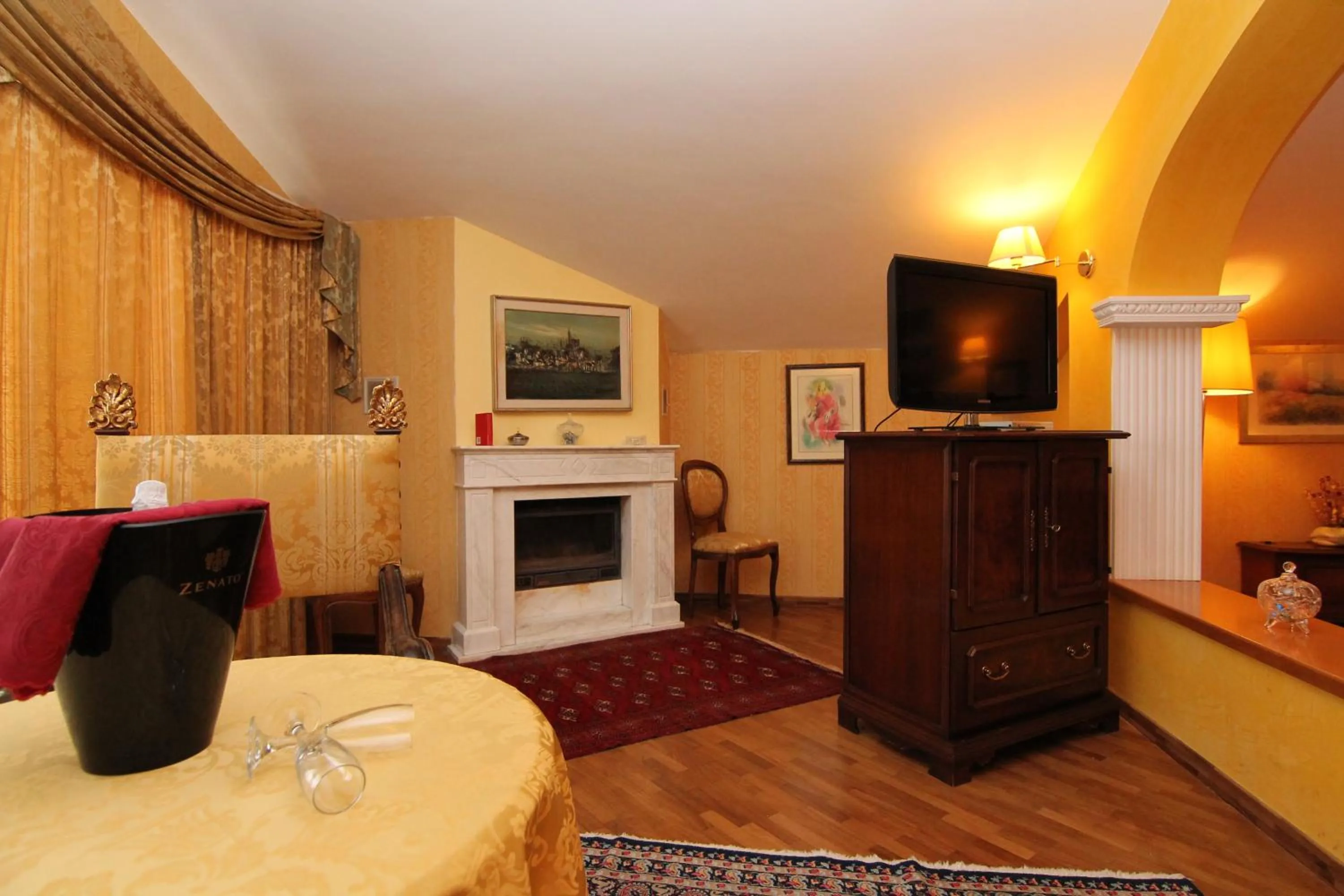 Decorative detail in FILIPPONE HOTEL&RISTORANTE